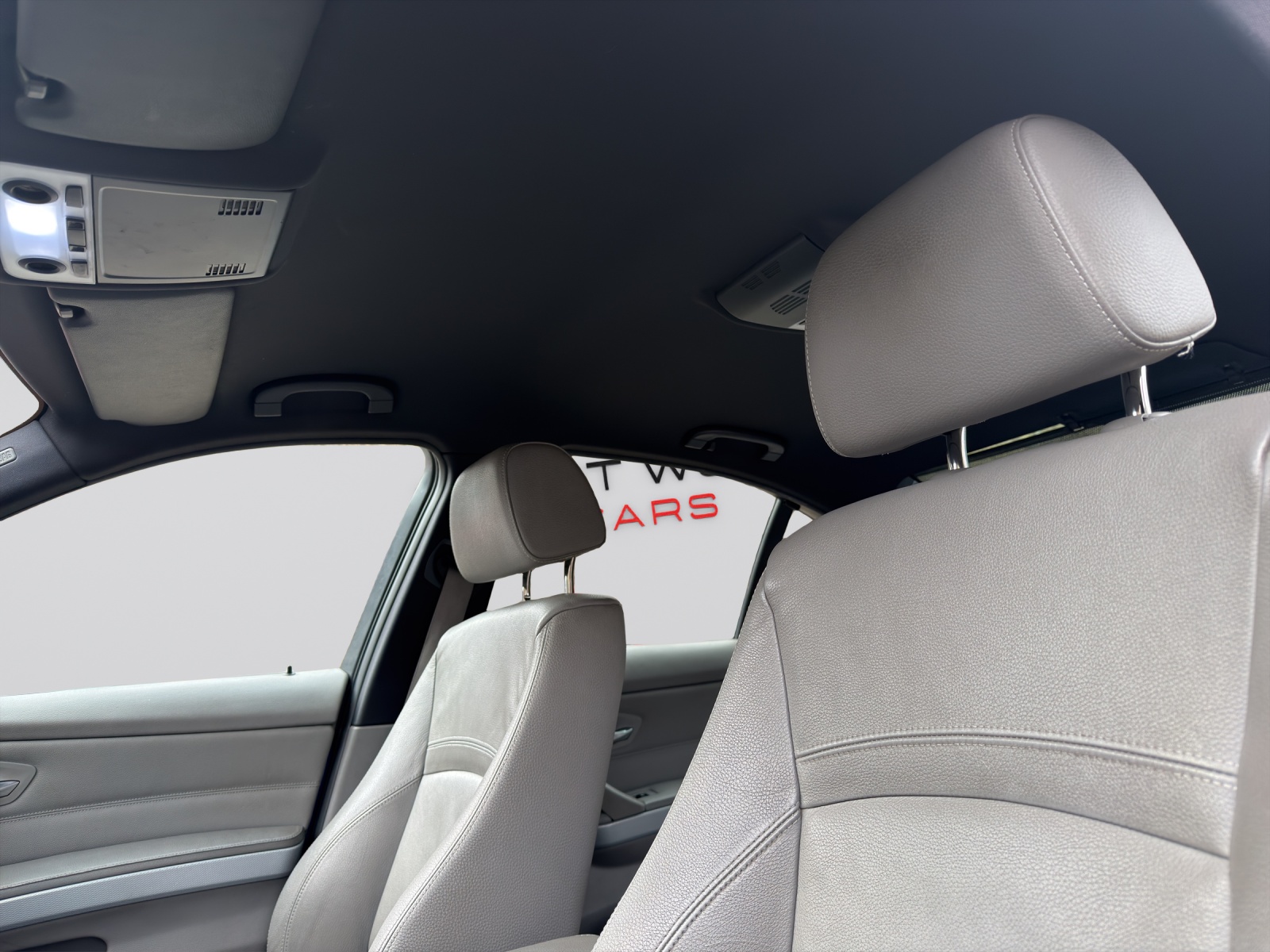 BMW BMW 335i xDrive-image-10