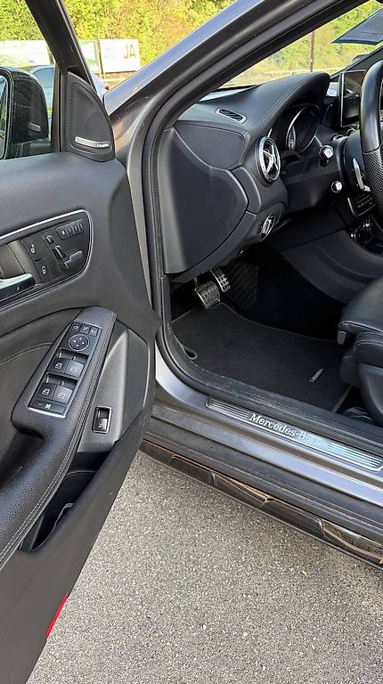 MERCEDES-BENZ GLA 250-image-5