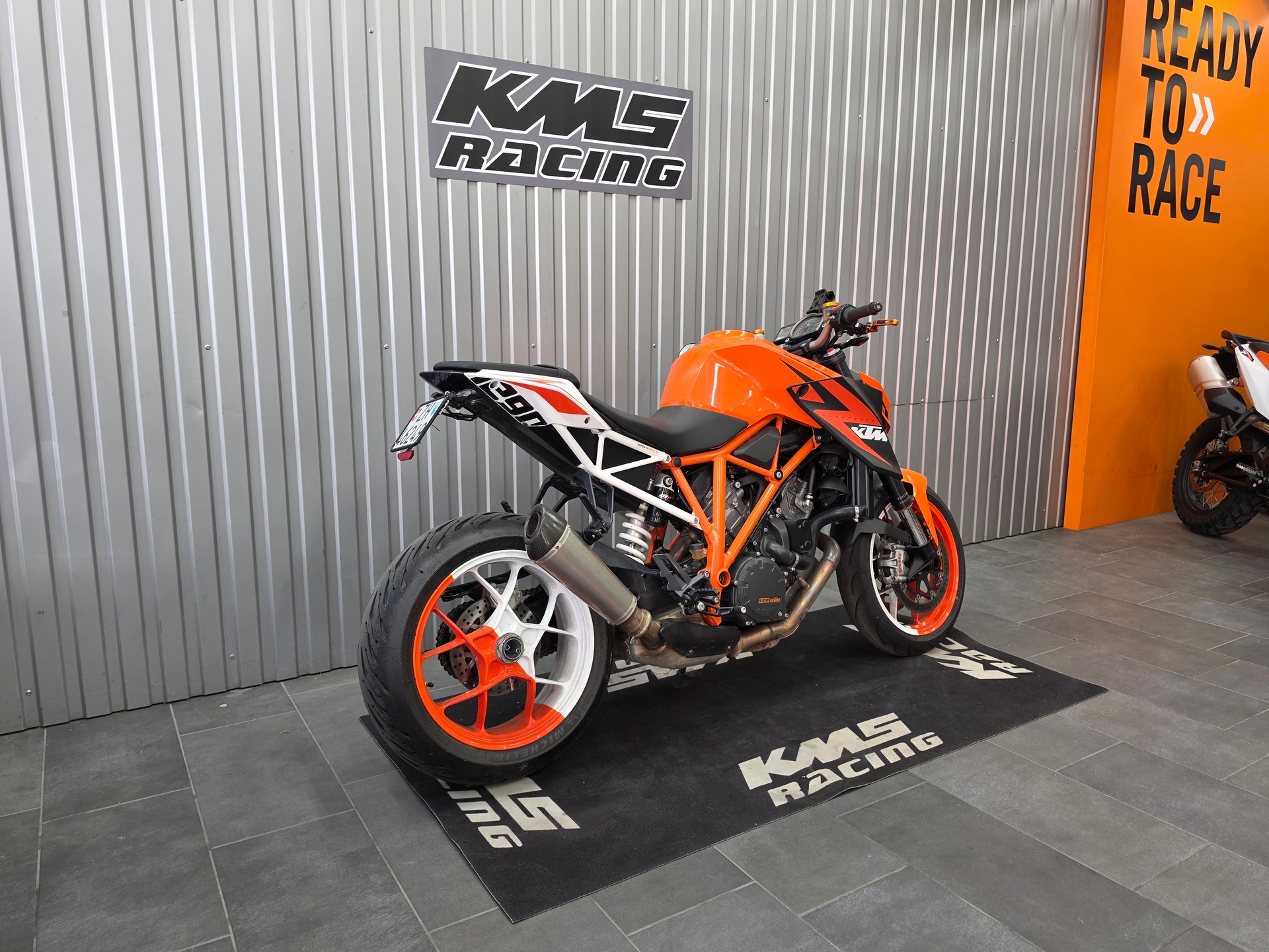 KTM 1290 Super Duke R-showroom-element-2