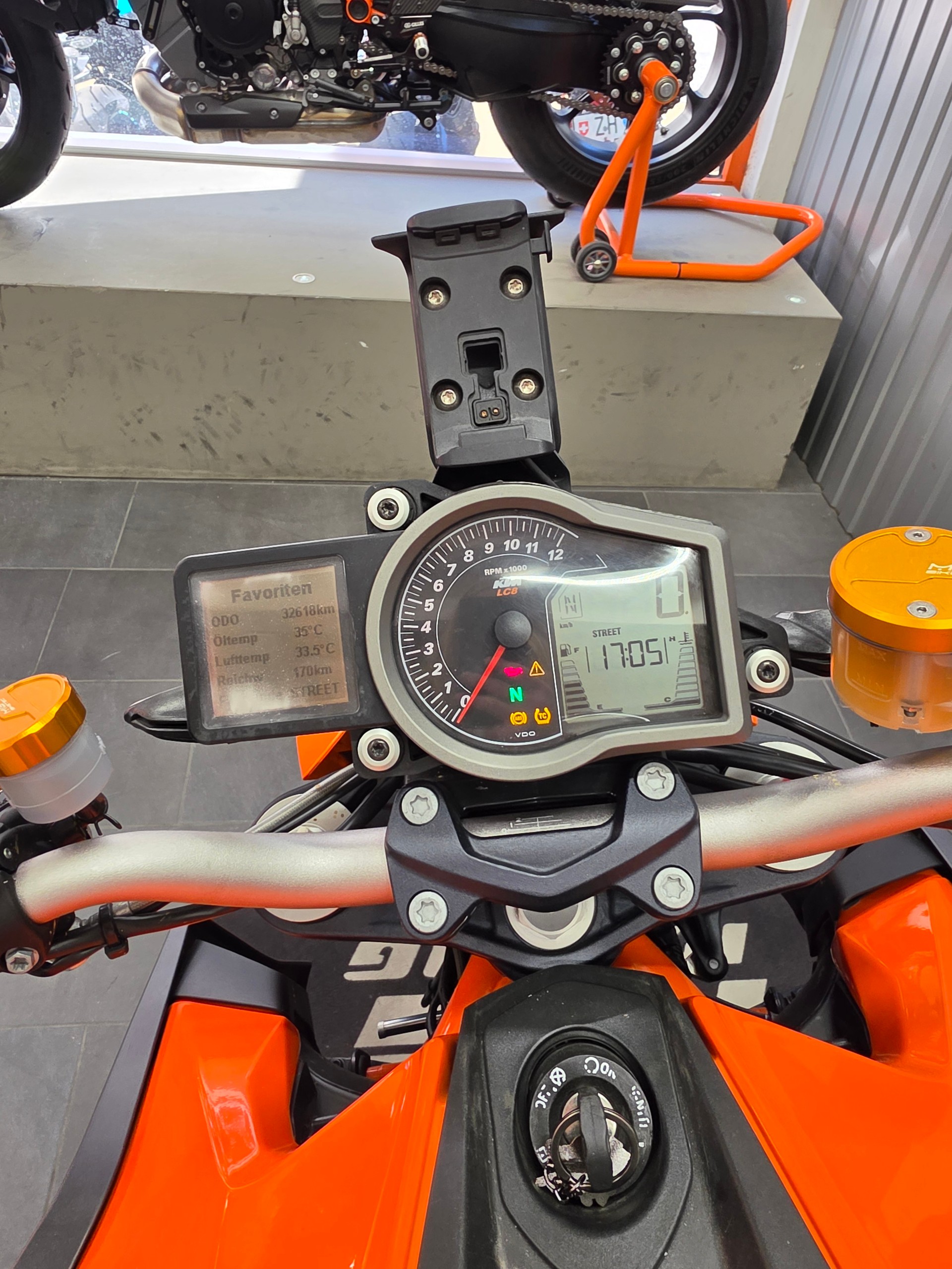 KTM 1290 Super Duke R-image-6