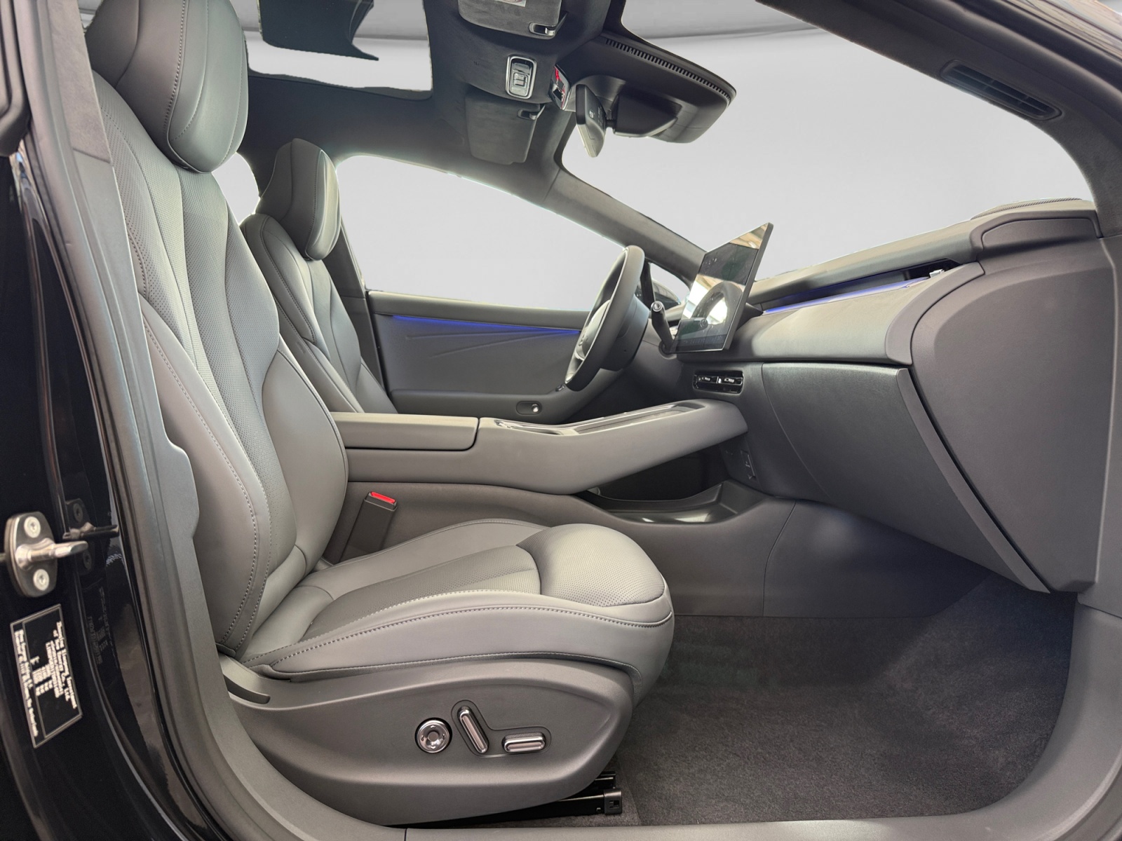 XPENG P7+ Performance AWD 74.9kWh-image-16