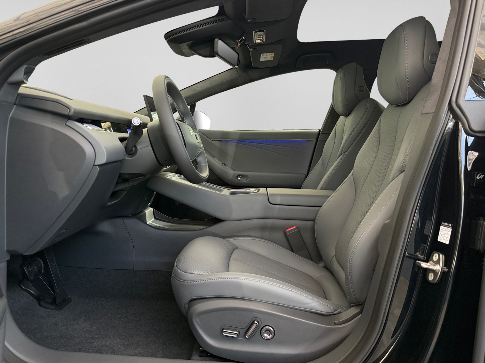 XPENG P7+ Performance AWD 74.9kWh-image-9