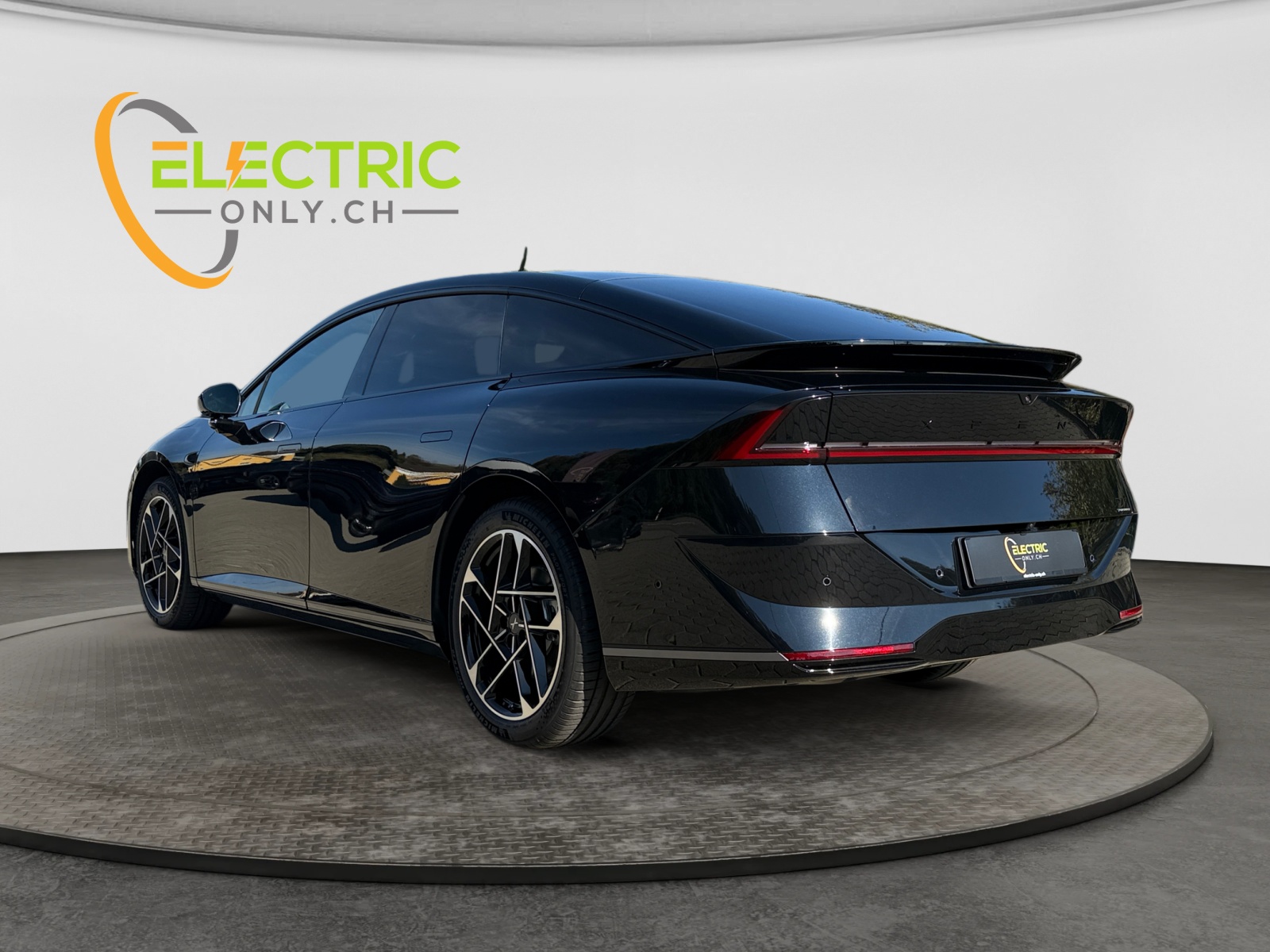 XPENG P7+ Performance AWD 74.9kWh-showroom-element-2