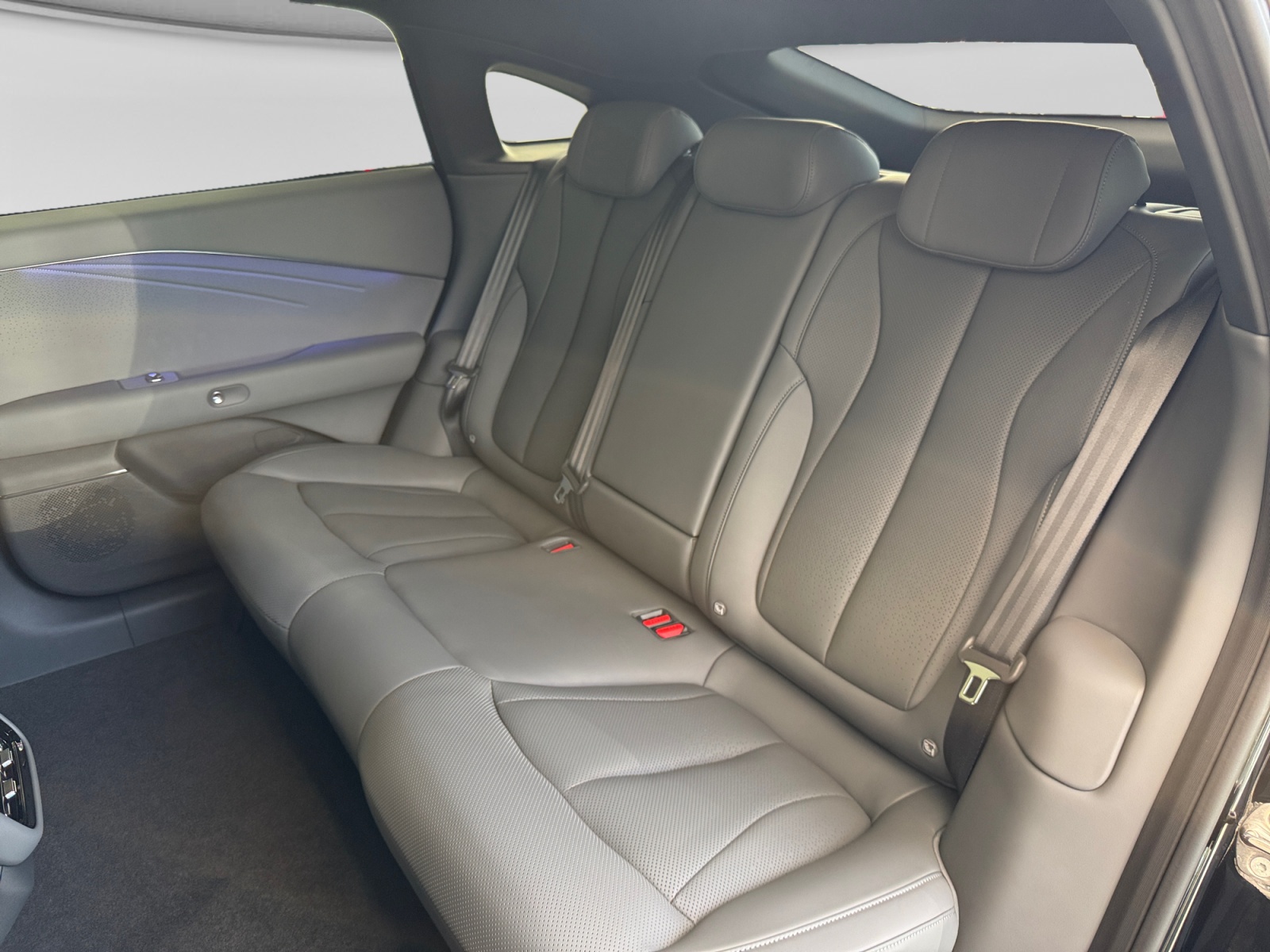 XPENG P7+ Performance AWD 74.9kWh-image-15