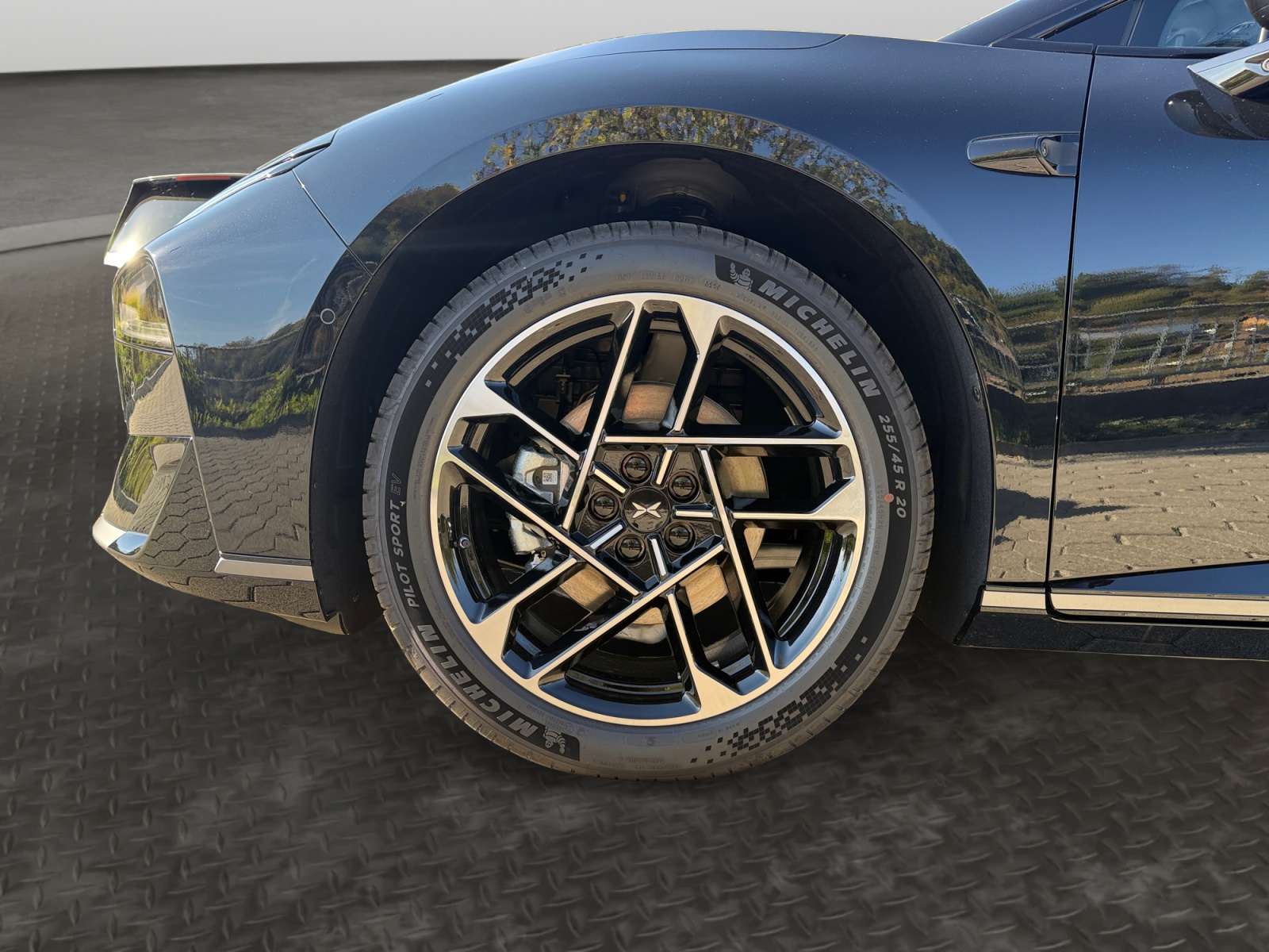 XPENG P7+ Performance AWD 74.9kWh-image-8