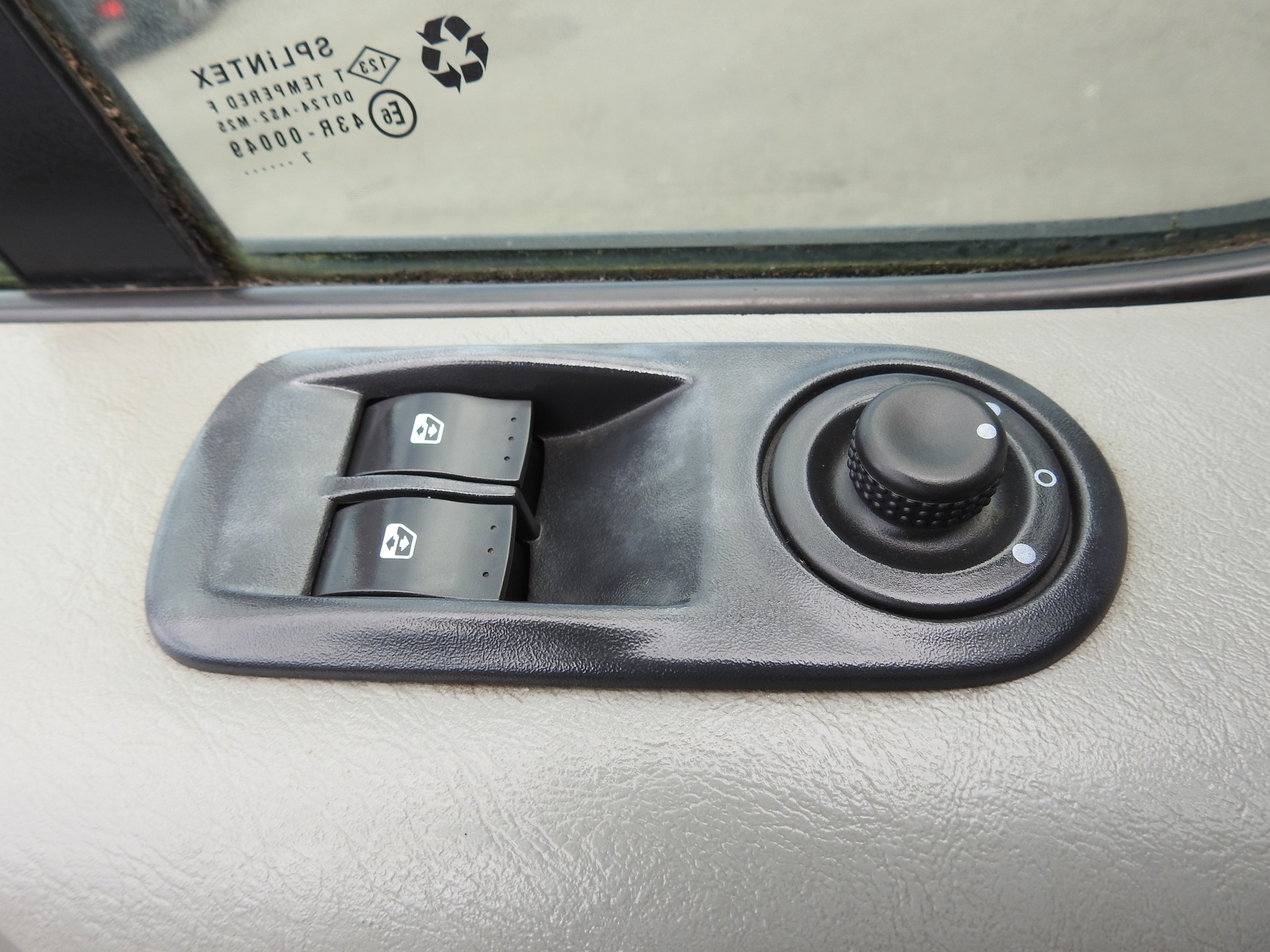 NISSAN Primastar 2.5dCi 145 Premium-image-17