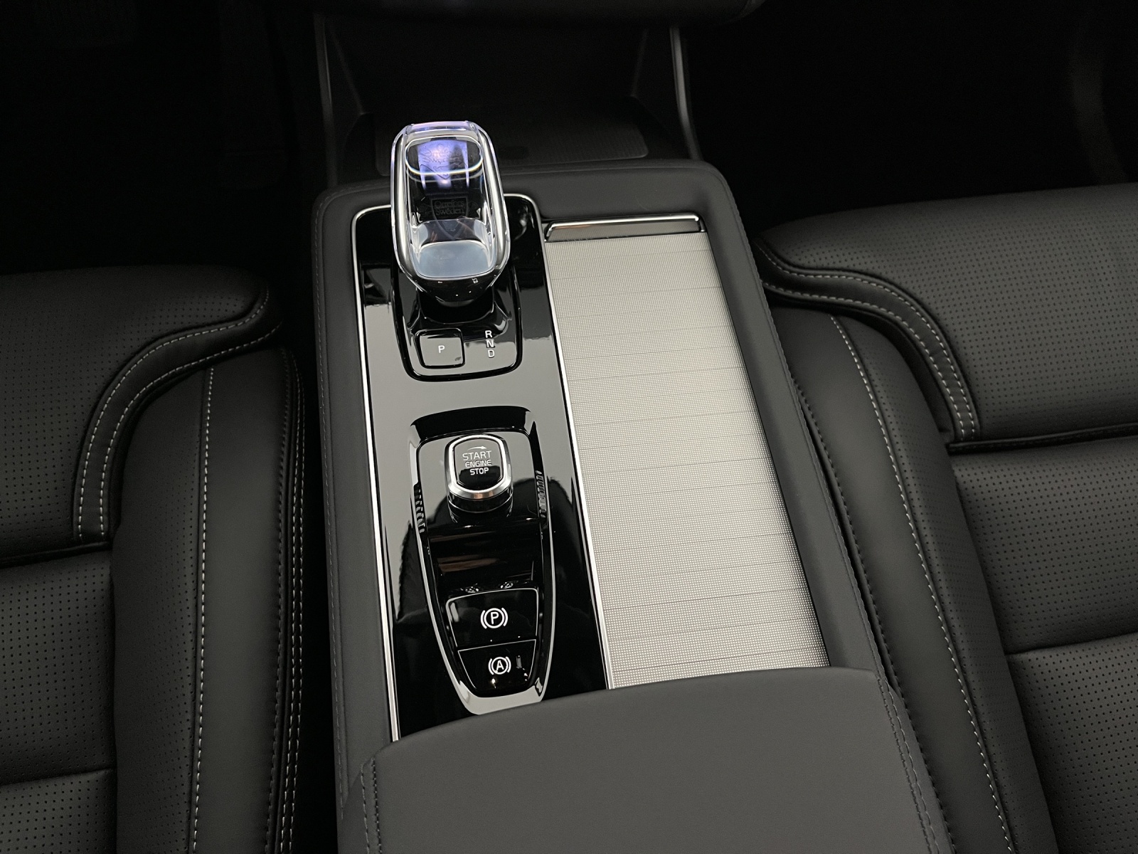 VOLVO XC90 2.0 T8 TE Black Edition eAWD-image-15