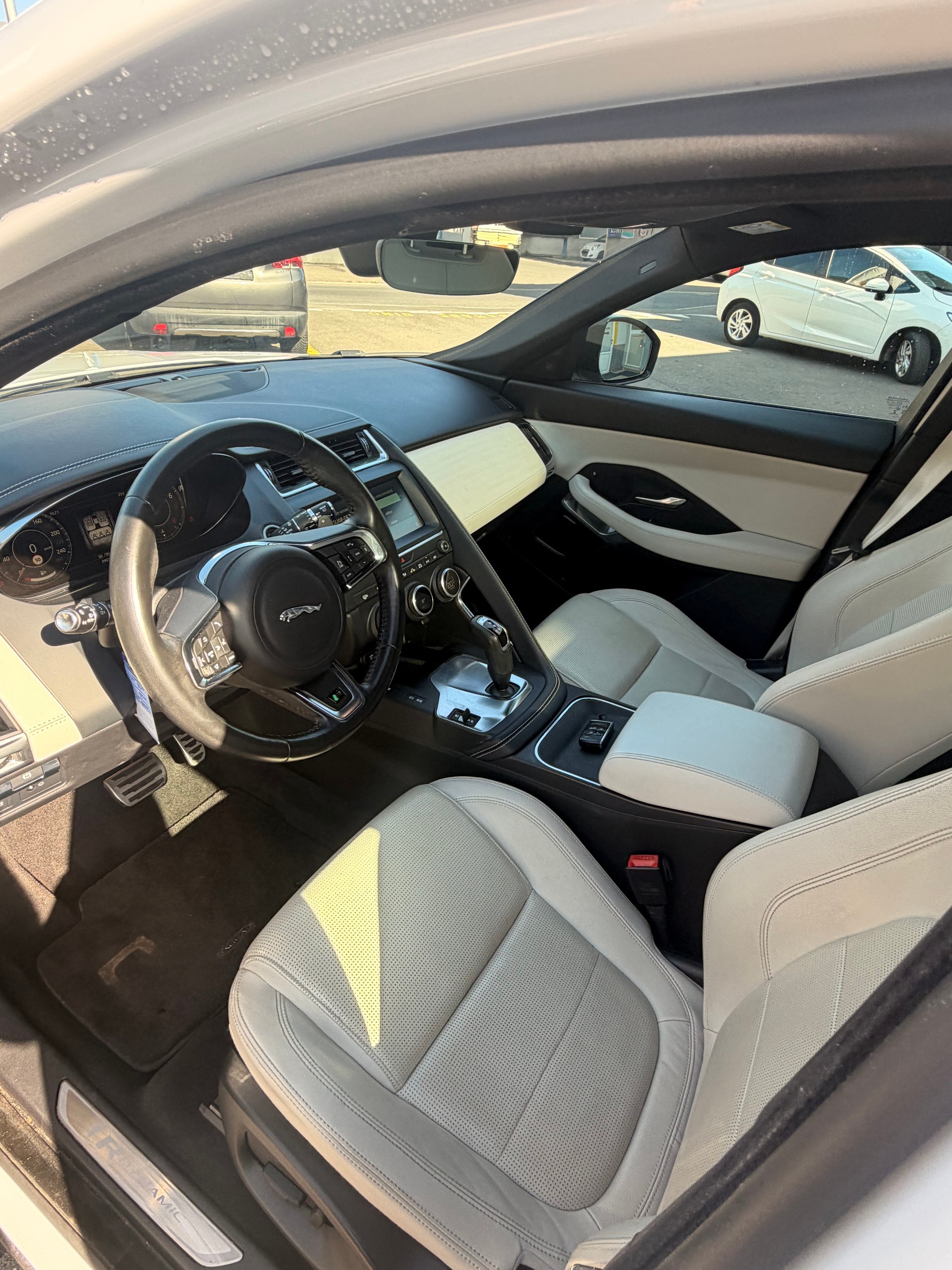 JAGUAR E-Pace 2.0 P250 R-Dynamic HSE AWD-image-8
