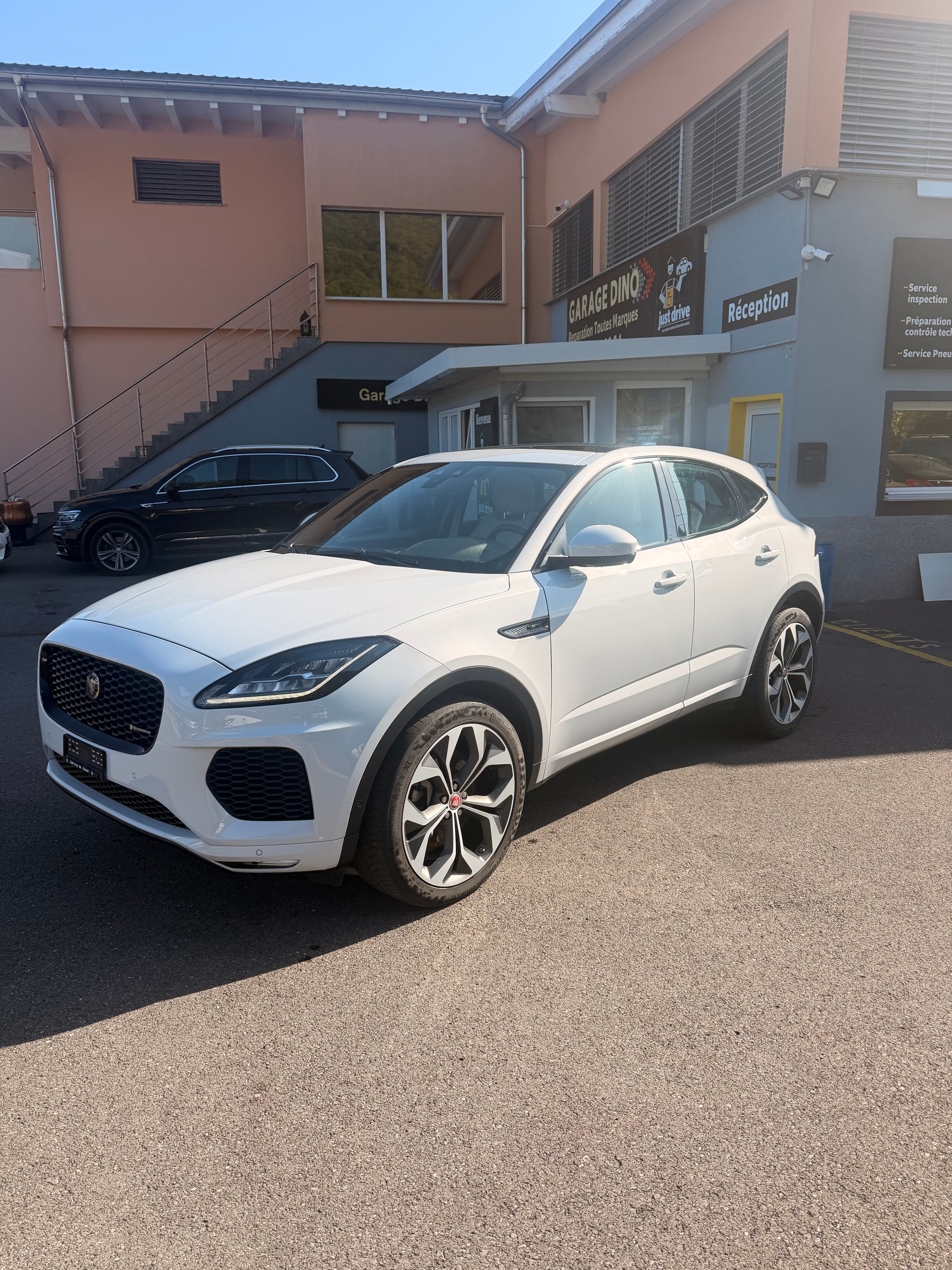 JAGUAR E-Pace 2.0 P250 R-Dynamic HSE AWD-image-0
