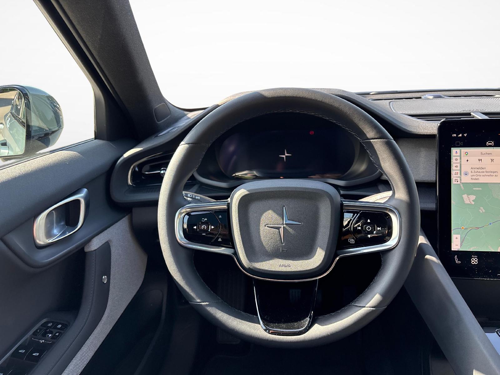 POLESTAR 2 Launch Edition-showroom-element-3