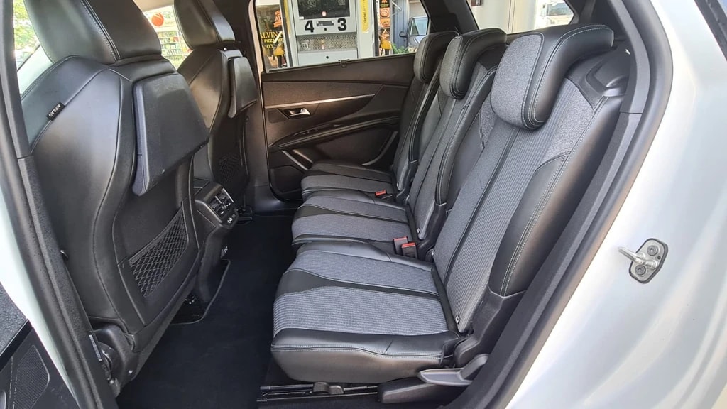 PEUGEOT PEUGEOT 5008 1.5 BlueHDi Allure Pack EAT8 ** 7-Plätzer ** Teil-Leder ** G.Navi ** RF-Kamera ** Safety Paket Plus 1 **-image-18