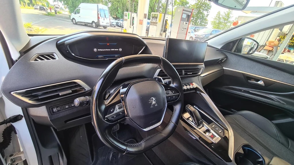 PEUGEOT PEUGEOT 5008 1.5 BlueHDi Allure Pack EAT8 ** 7-Plätzer ** Teil-Leder ** G.Navi ** RF-Kamera ** Safety Paket Plus 1 **-image-14