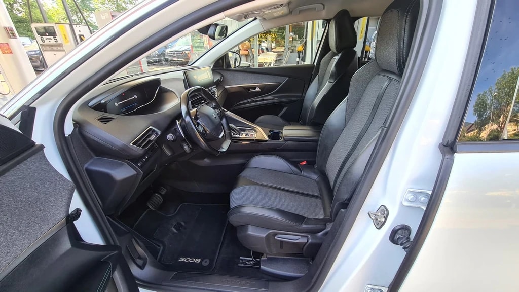 PEUGEOT PEUGEOT 5008 1.5 BlueHDi Allure Pack EAT8 ** 7-Plätzer ** Teil-Leder ** G.Navi ** RF-Kamera ** Safety Paket Plus 1 **-image-16