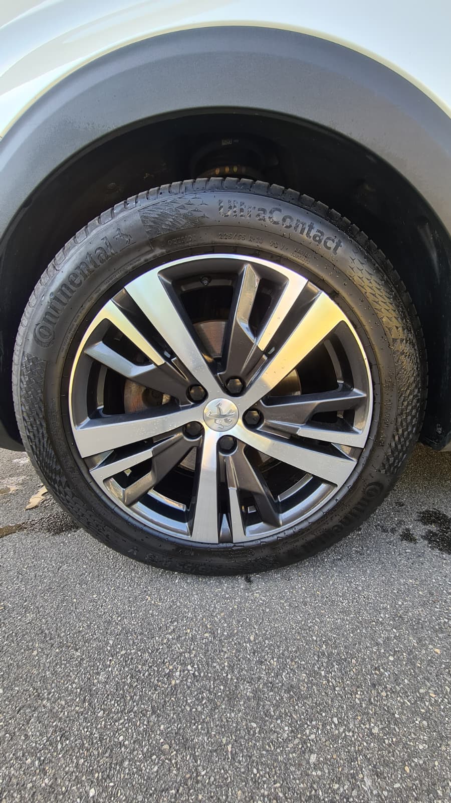 PEUGEOT PEUGEOT 5008 1.5 BlueHDi Allure Pack EAT8 ** 7-Plätzer ** Teil-Leder ** G.Navi ** RF-Kamera ** Safety Paket Plus 1 **-image-19