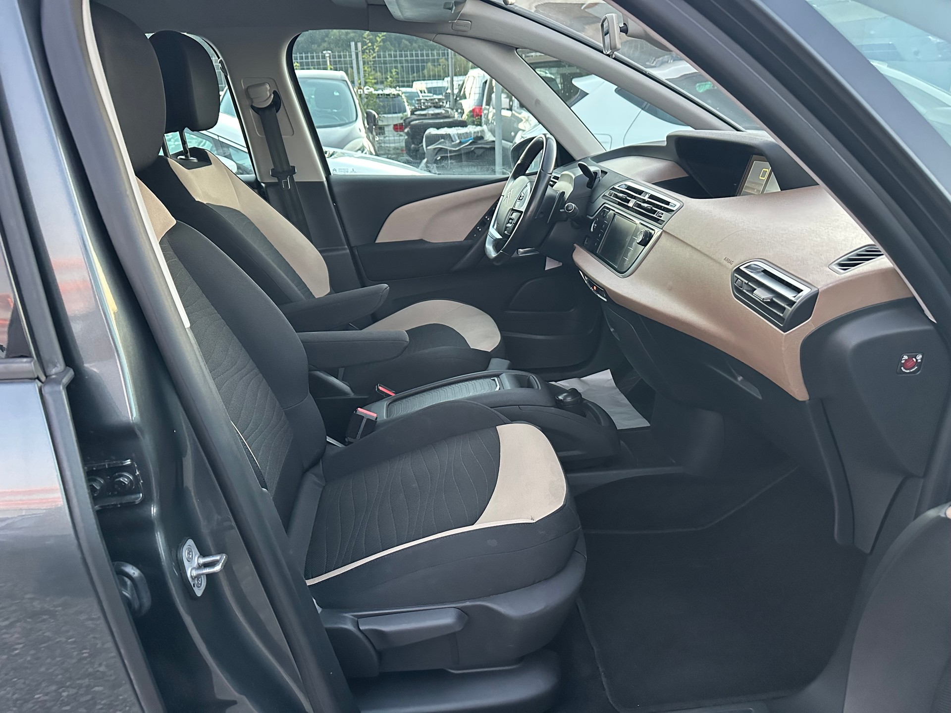 CITROEN Grand C4 Picasso 1.6 e-HDi Exclusive EGS6-image-11