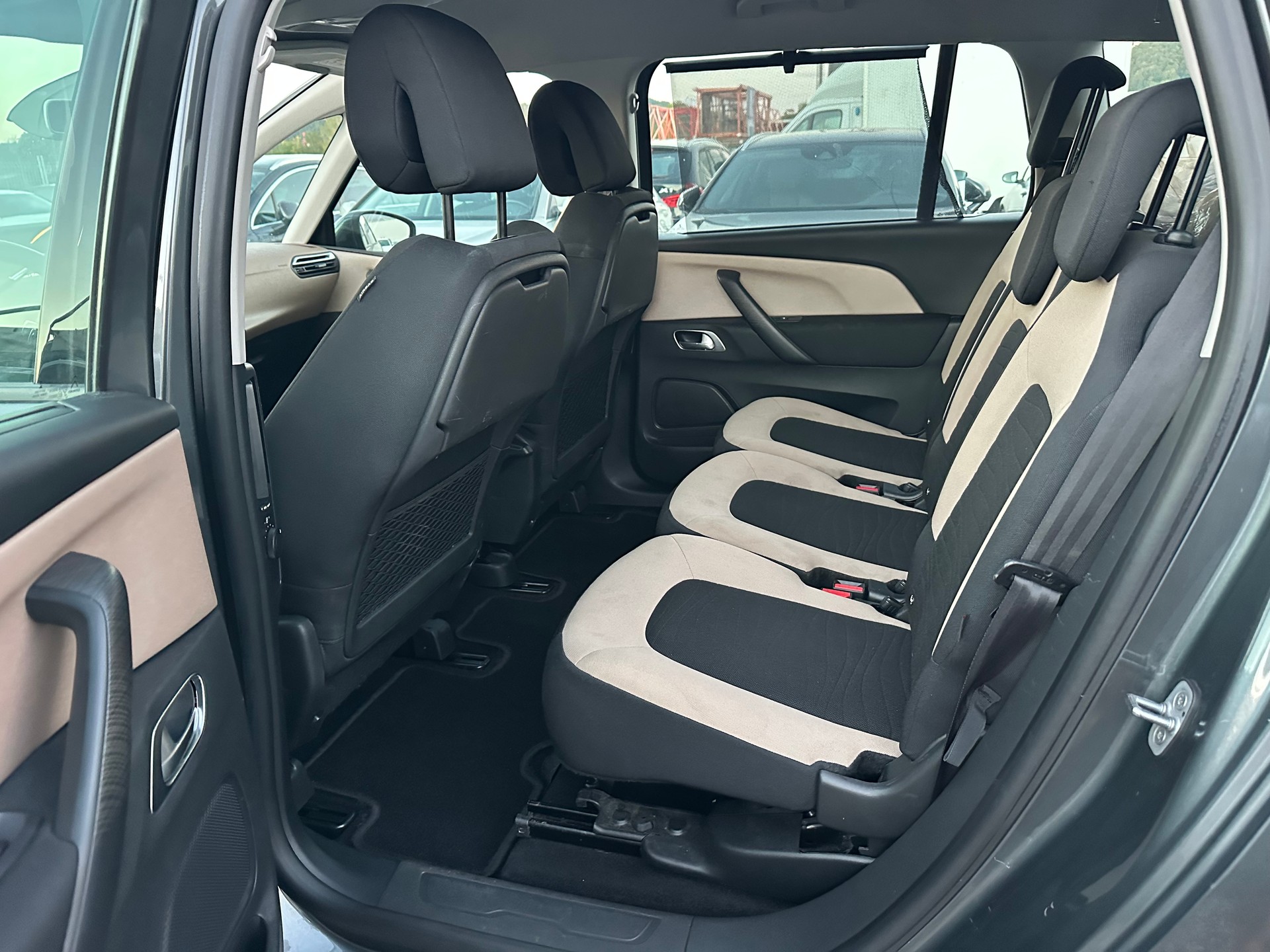 CITROEN Grand C4 Picasso 1.6 e-HDi Exclusive EGS6-image-9