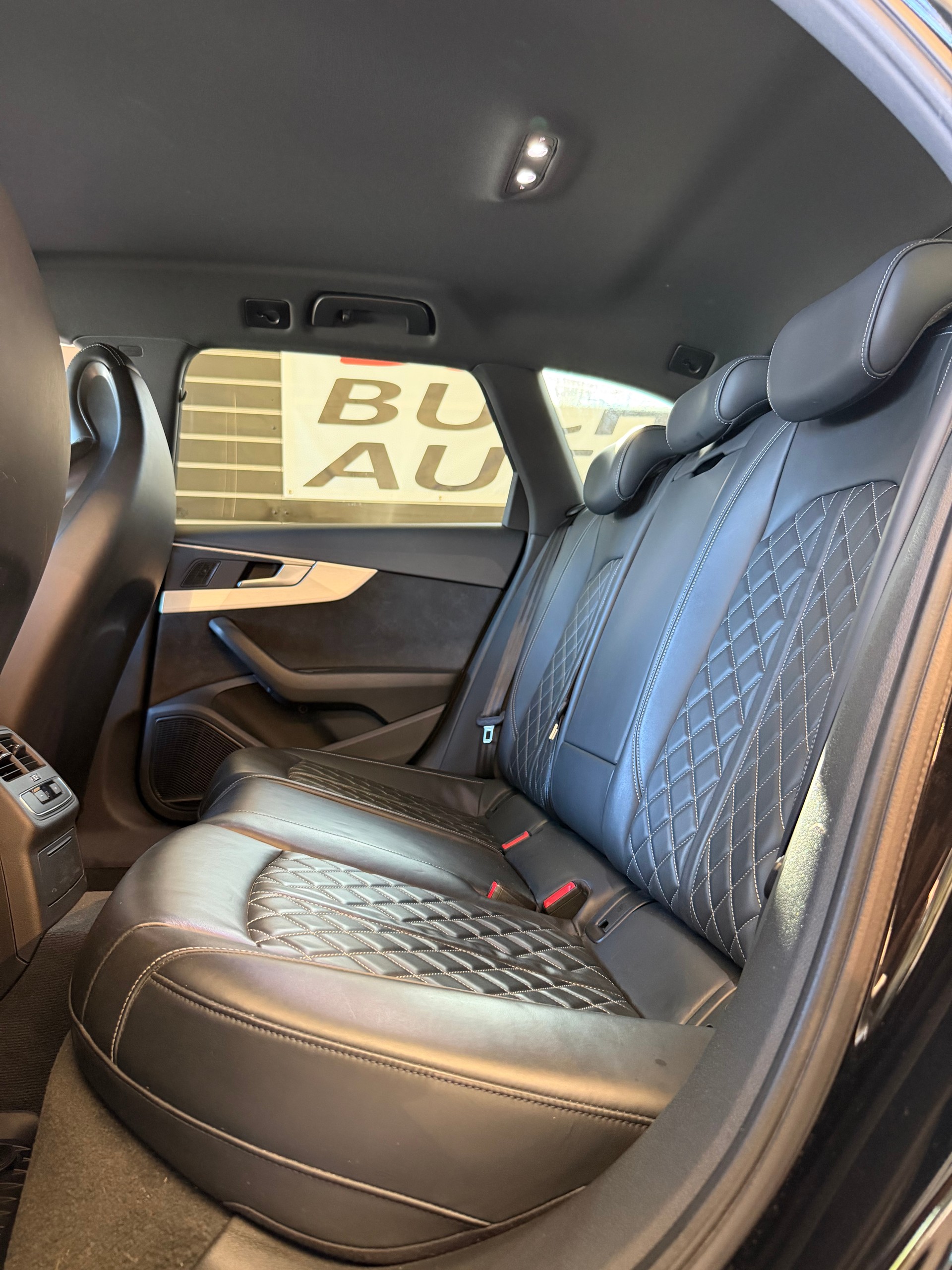 AUDI S4 Avant 3.0 V6 TFSI quattro S-Tronic-image-8