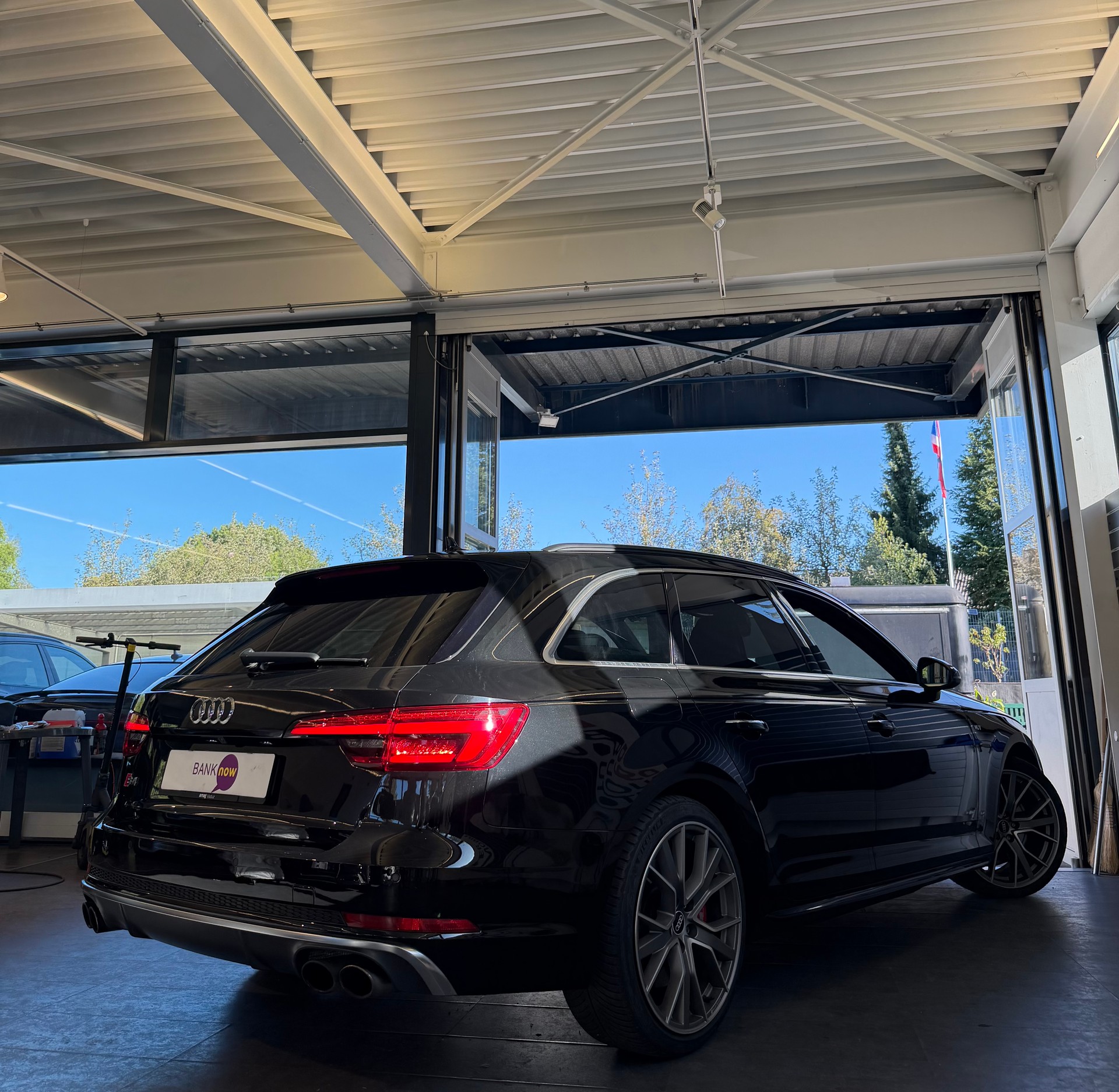 AUDI S4 Avant 3.0 V6 TFSI quattro S-Tronic-image-3