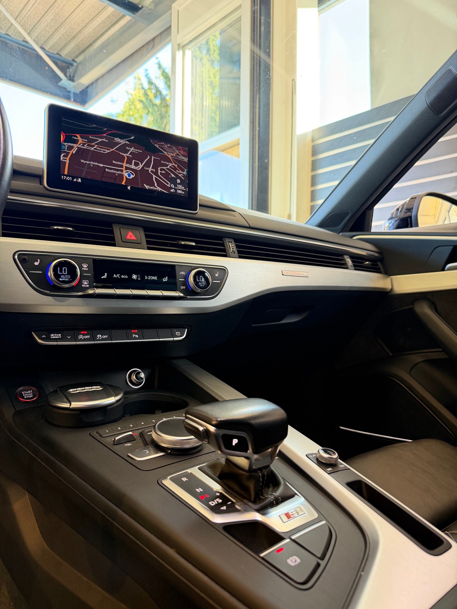 AUDI S4 Avant 3.0 V6 TFSI quattro S-Tronic-image-15