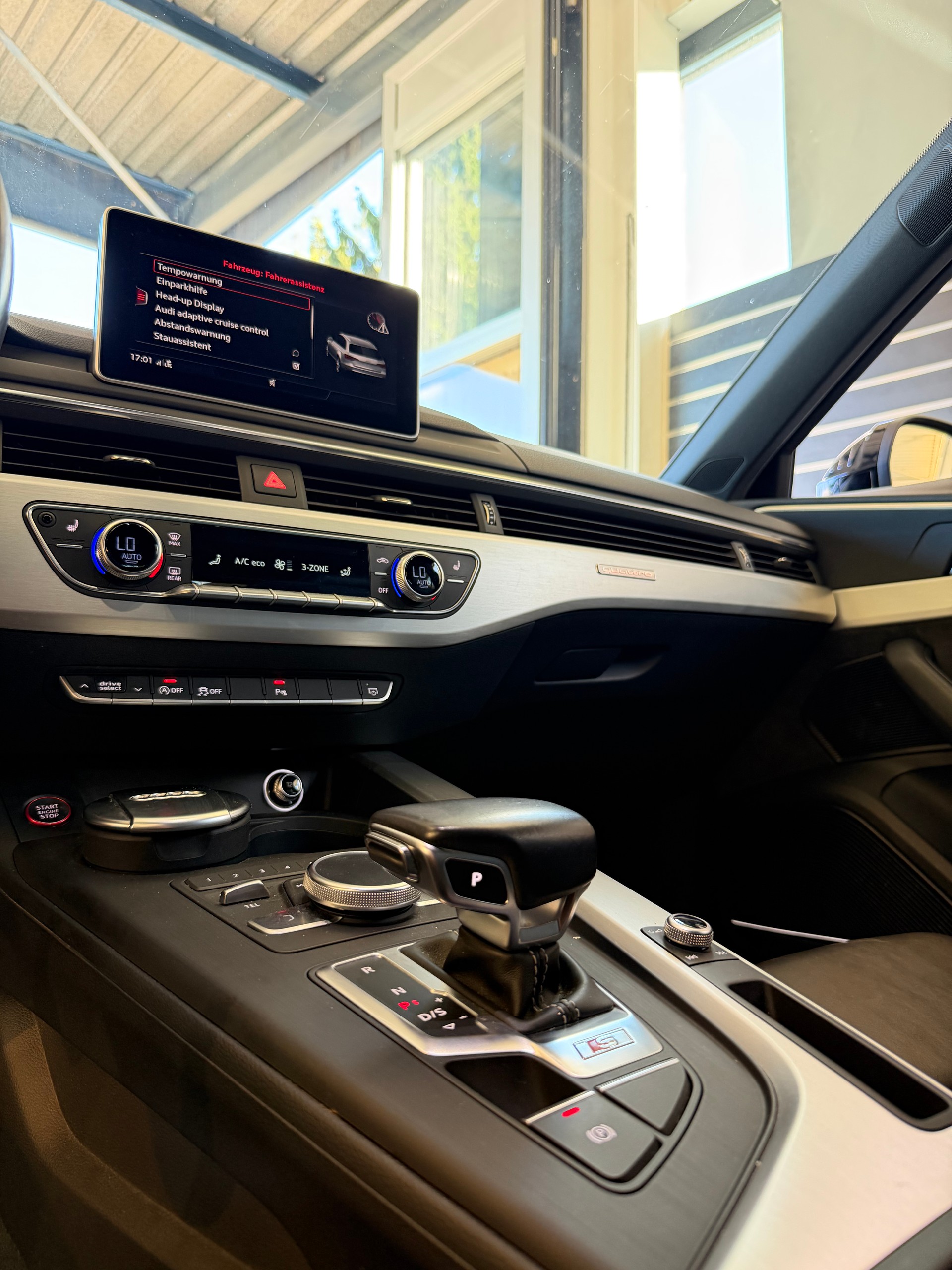 AUDI S4 Avant 3.0 V6 TFSI quattro S-Tronic-image-14
