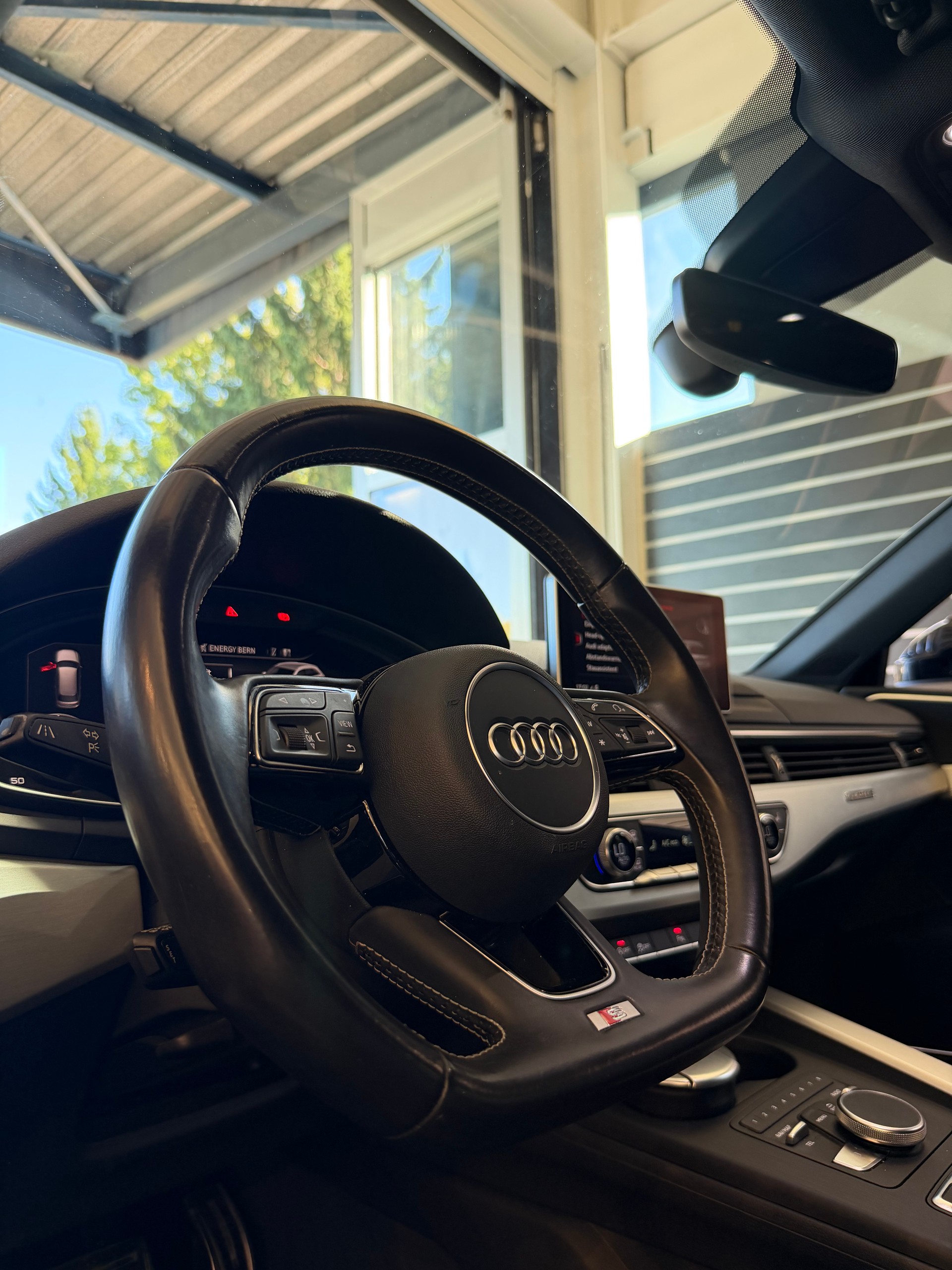 AUDI S4 Avant 3.0 V6 TFSI quattro S-Tronic-image-11