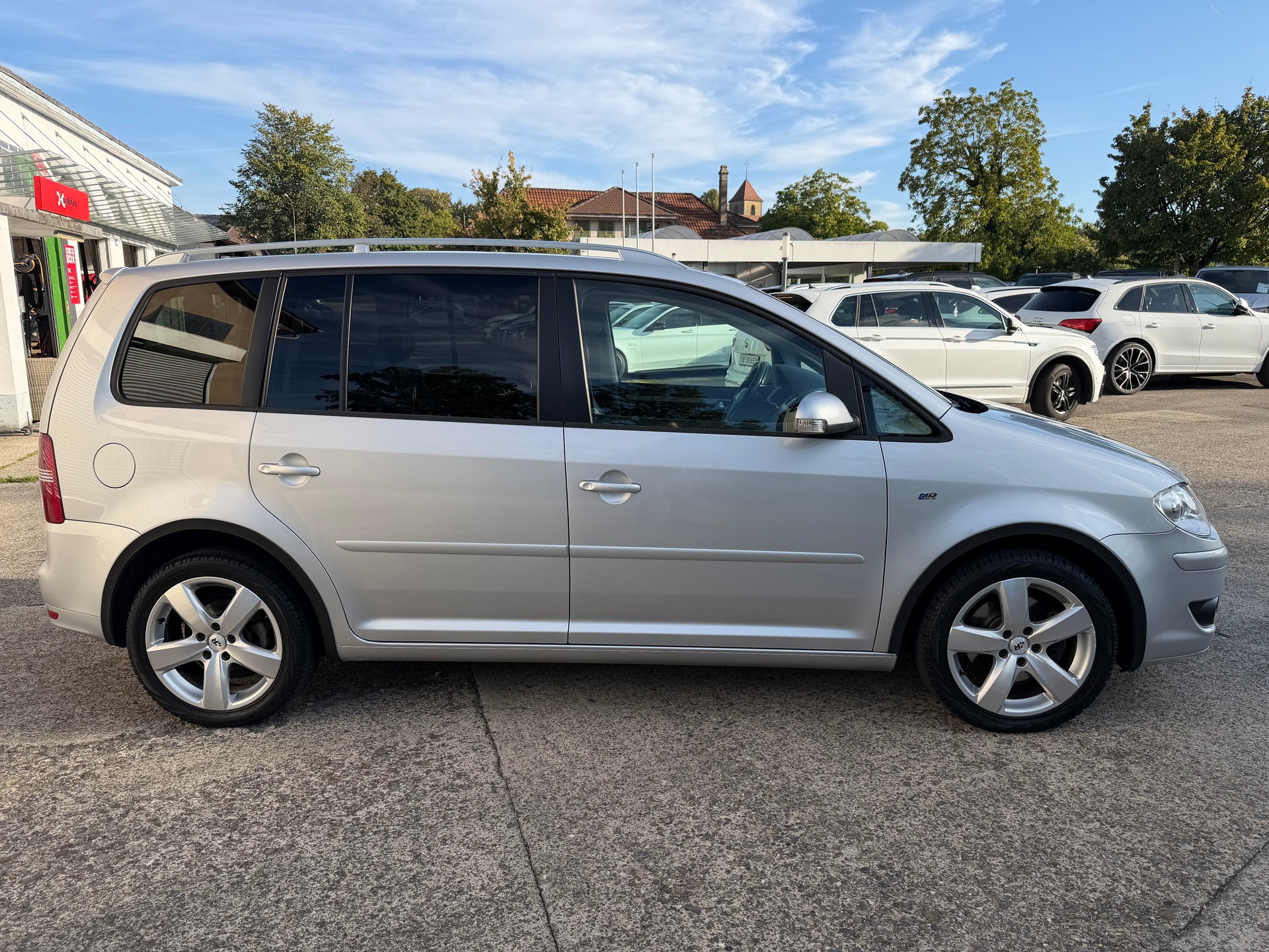 VW Touran 2.0 TDI Highline-image-5