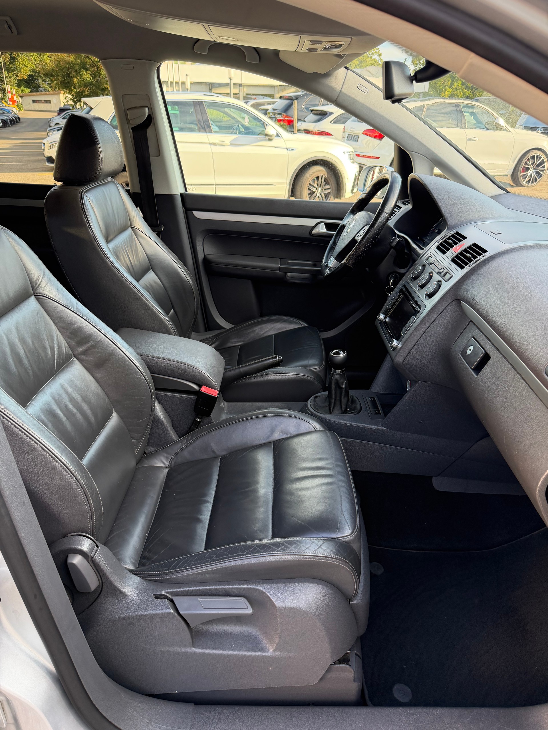 VW Touran 2.0 TDI Highline-image-15