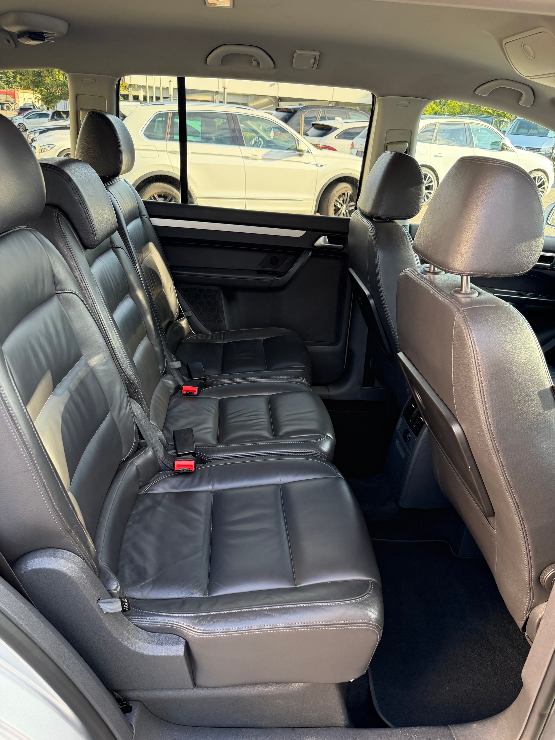 VW Touran 2.0 TDI Highline-image-14