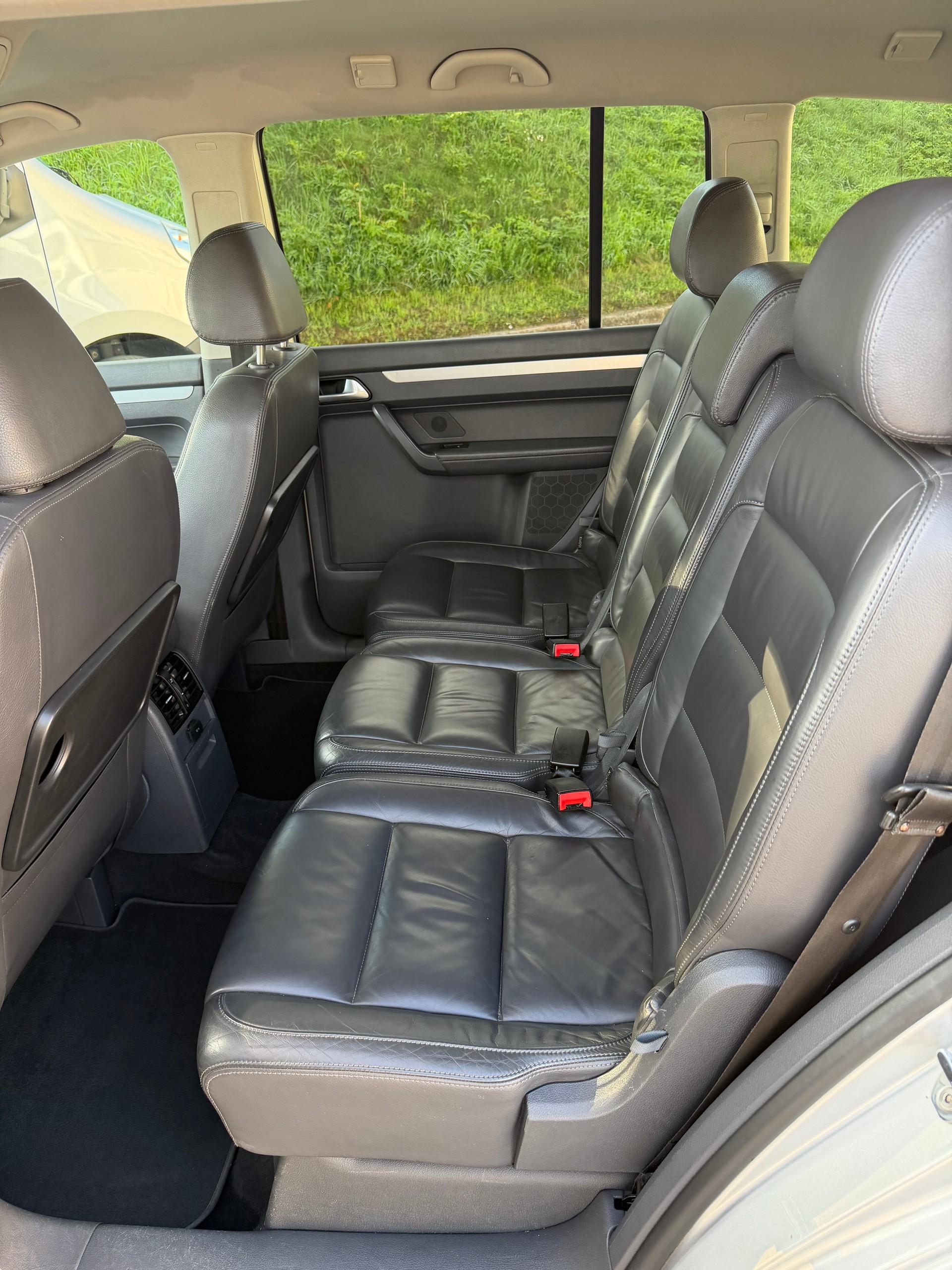 VW Touran 2.0 TDI Highline-image-12