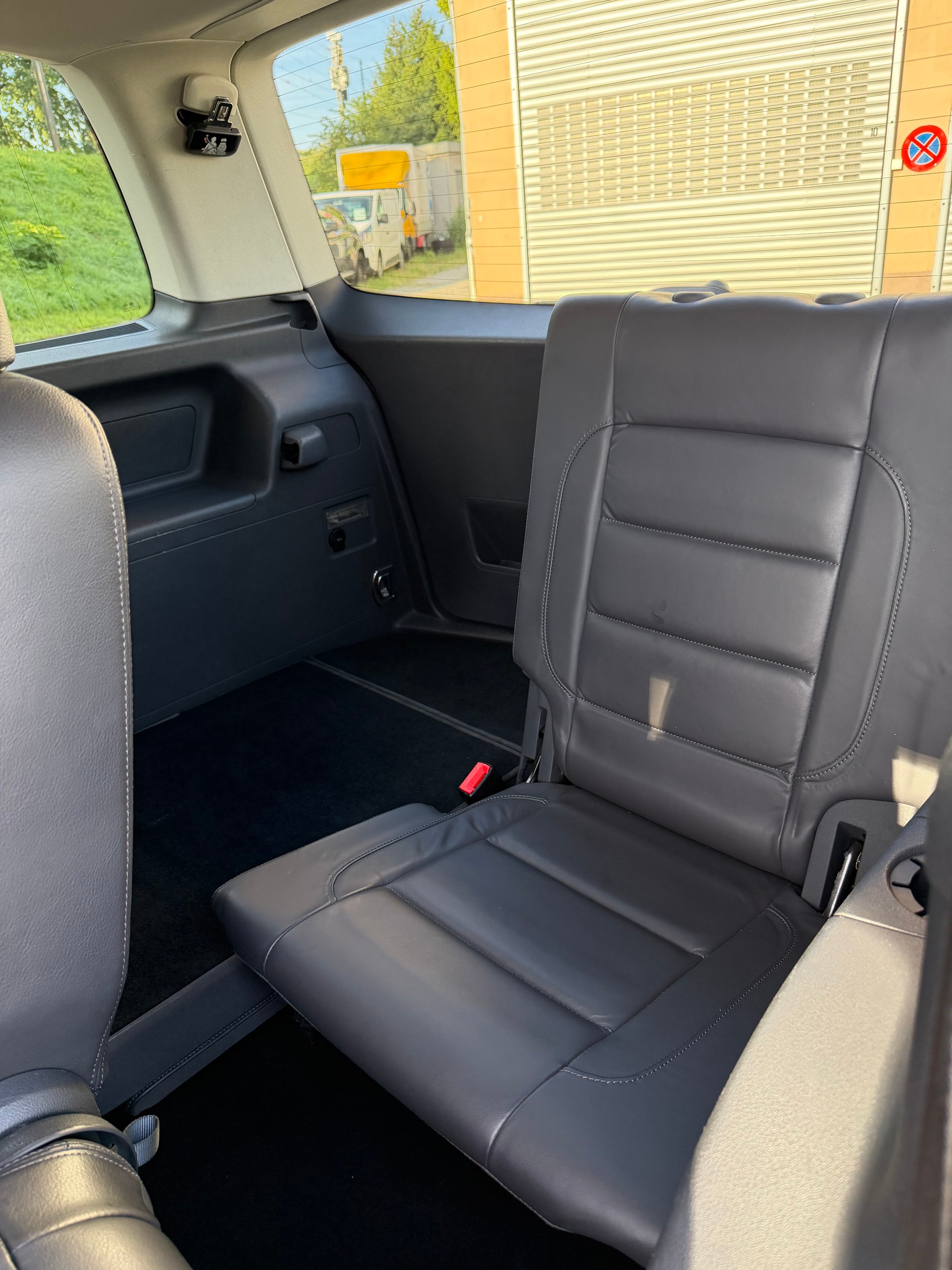 VW Touran 2.0 TDI Highline-image-13