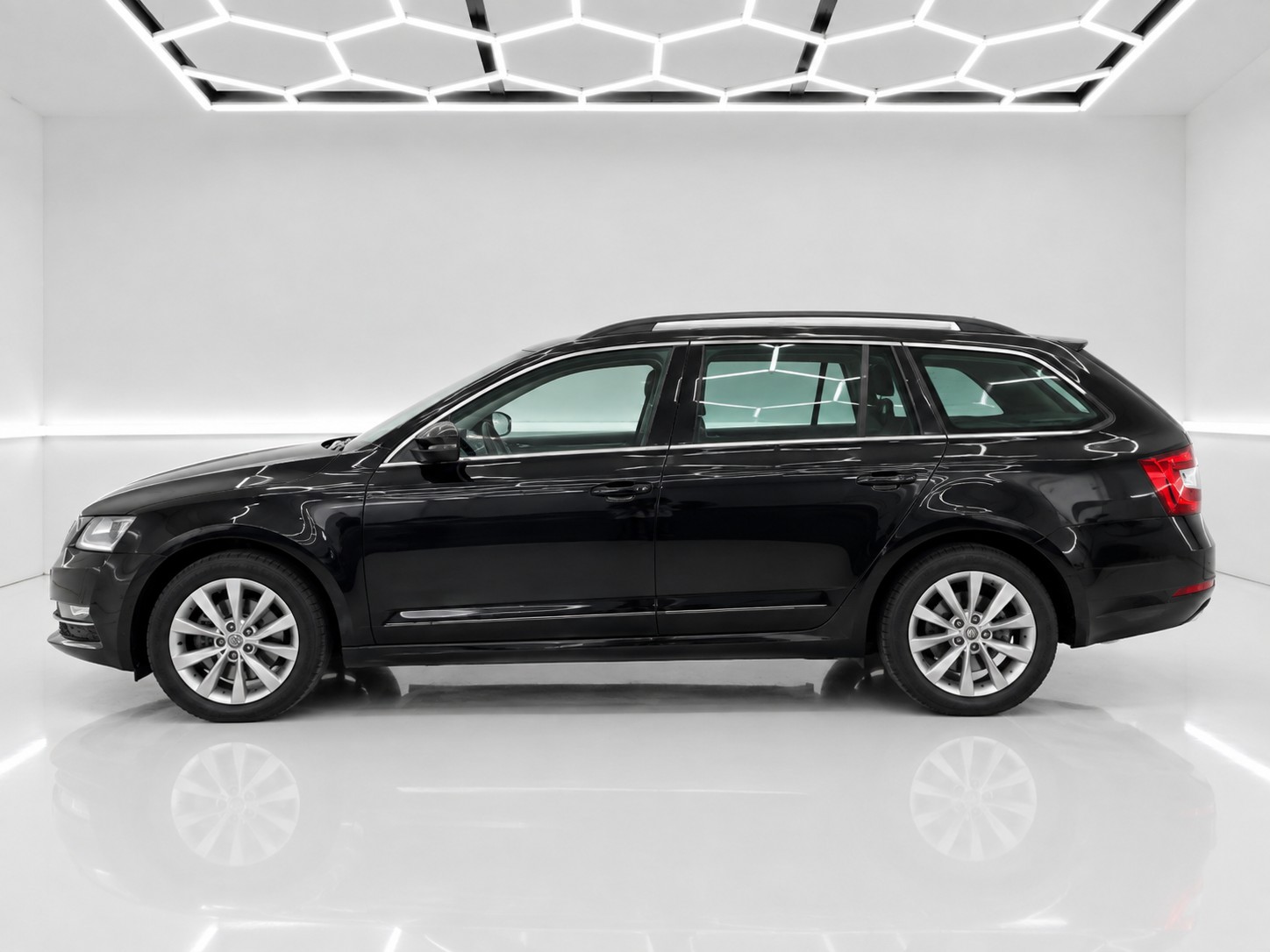 SKODA Octavia Combi 2.0 TDI Style 4x4 DSG-image-2