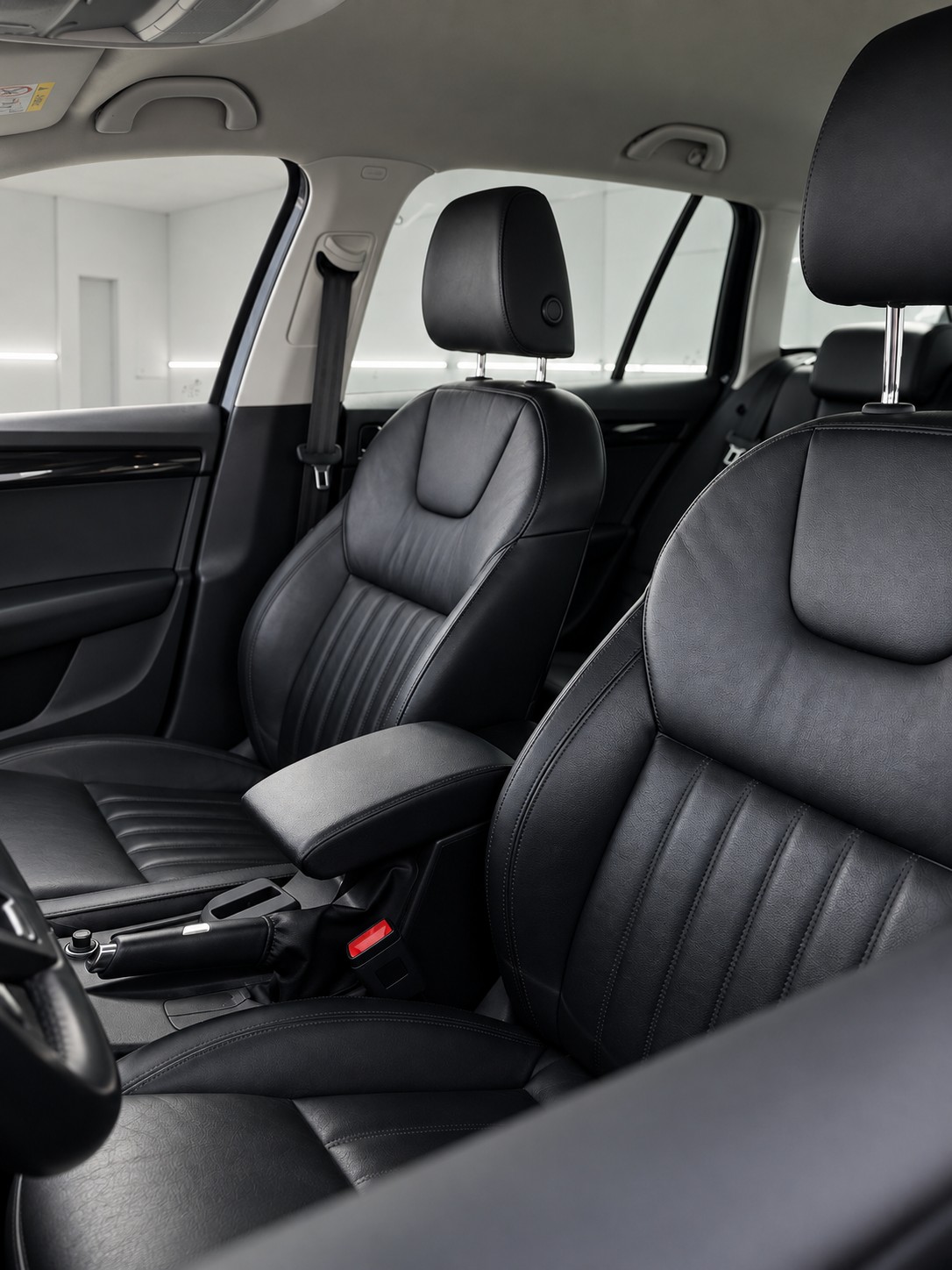 SKODA Octavia Combi 2.0 TDI Style 4x4 DSG-image-7