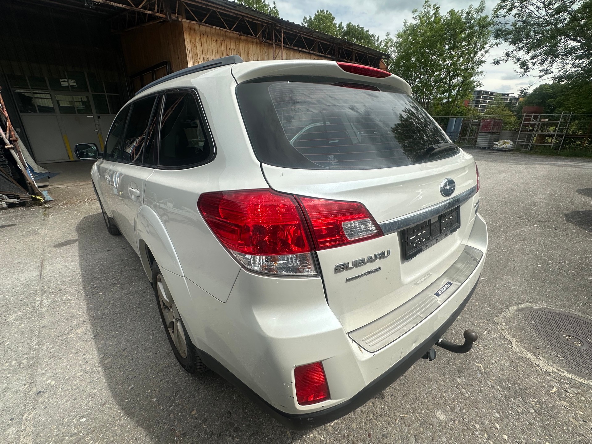 SUBARU Outback 2.0D Swiss AWD-image-4