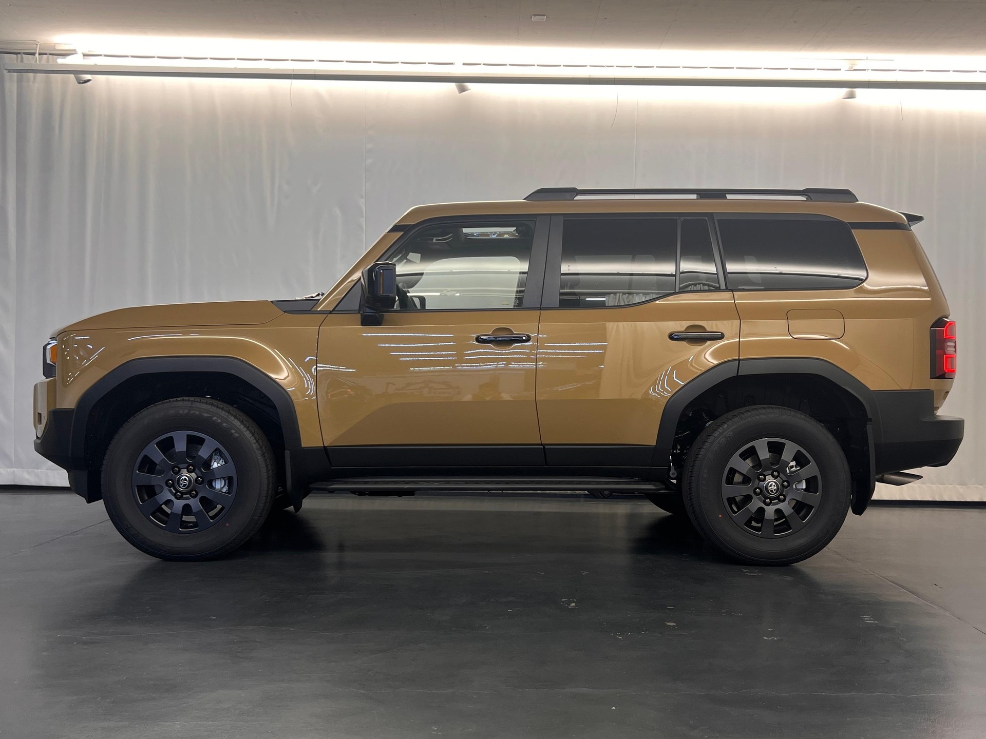 TOYOTA Land Cruiser 2.8 D Style-image-3