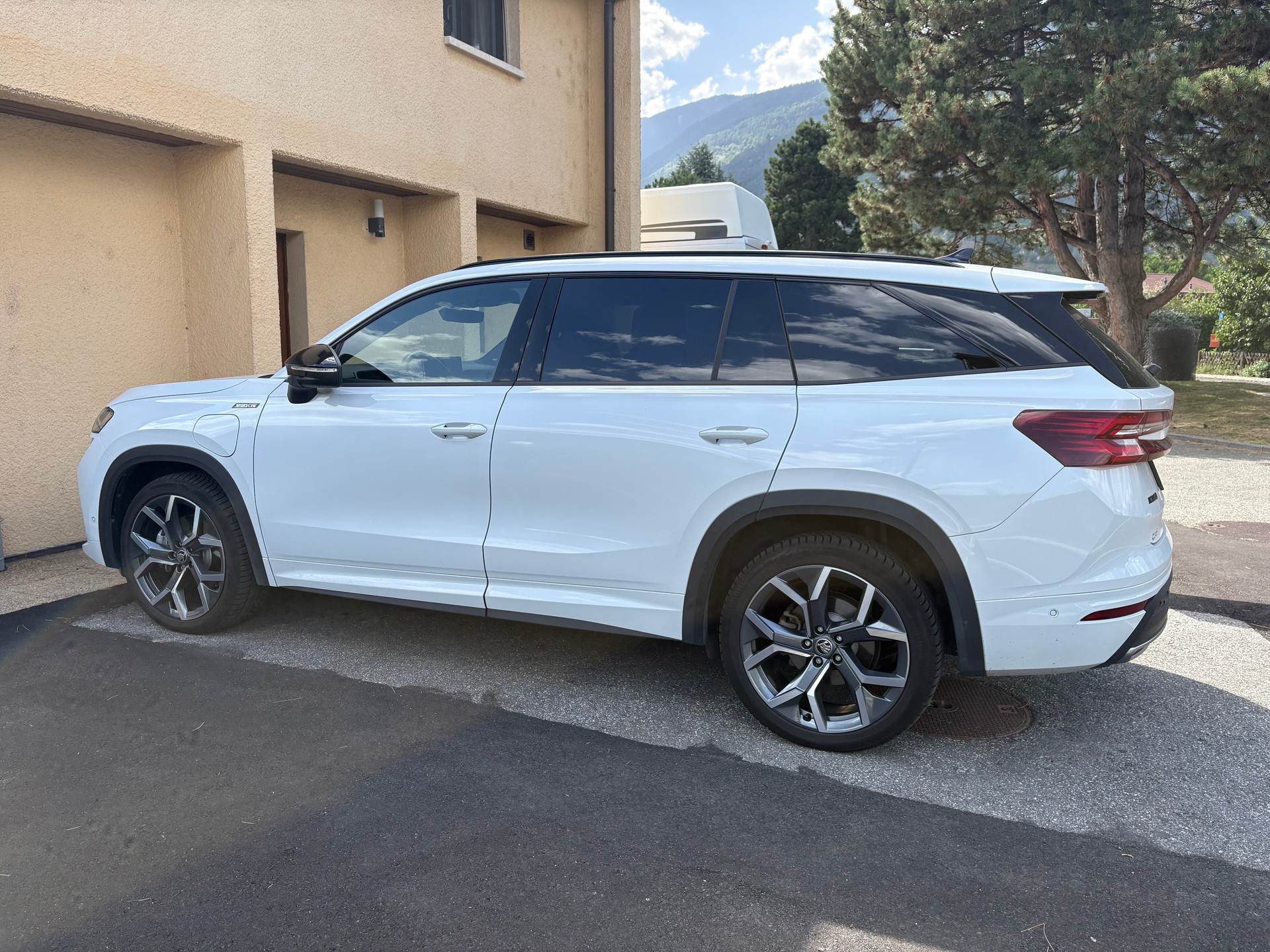SKODA 1.5 TSI PHEV SportLine 2WD-image-1