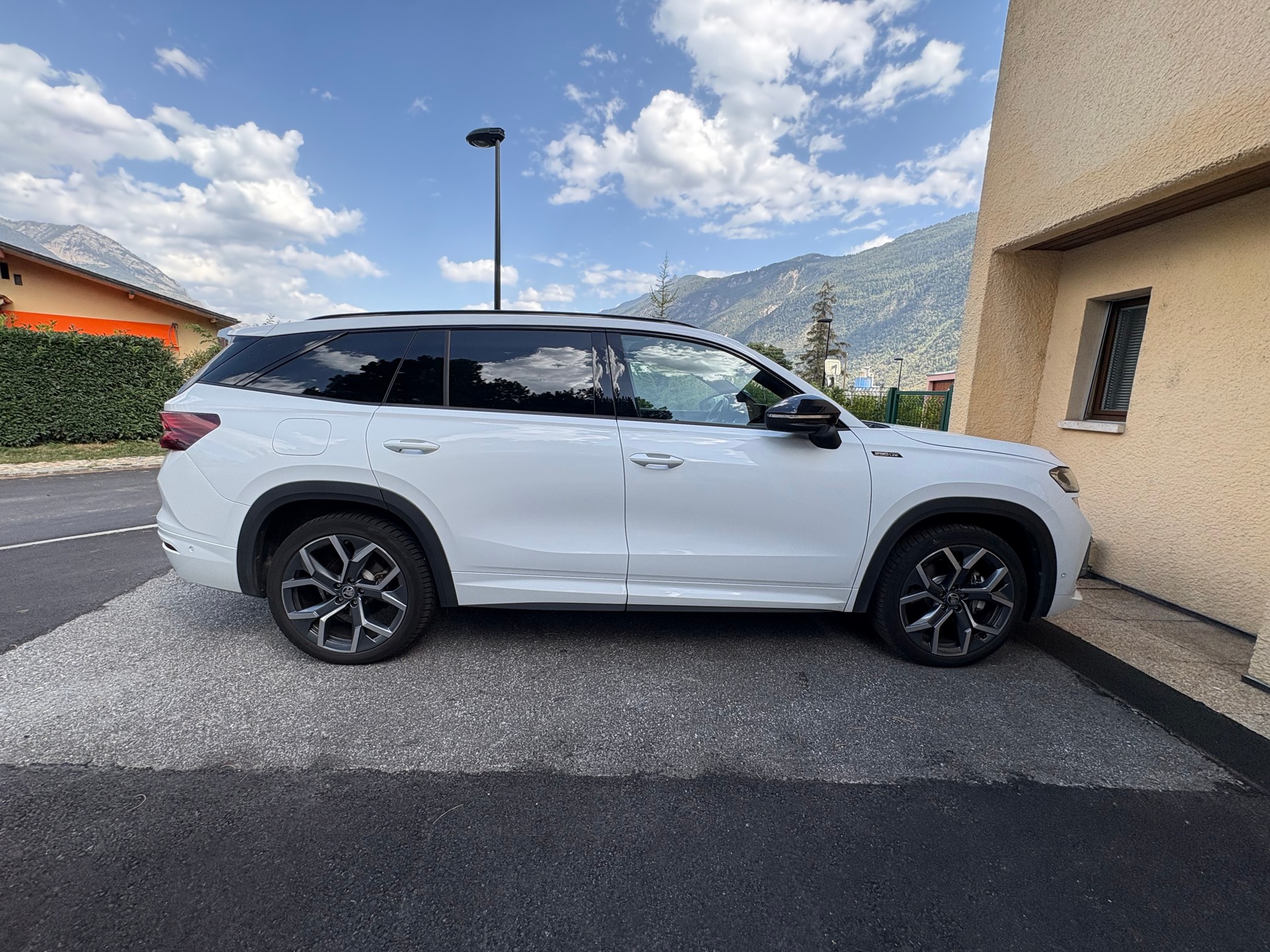 SKODA 1.5 TSI PHEV SportLine 2WD-image-3