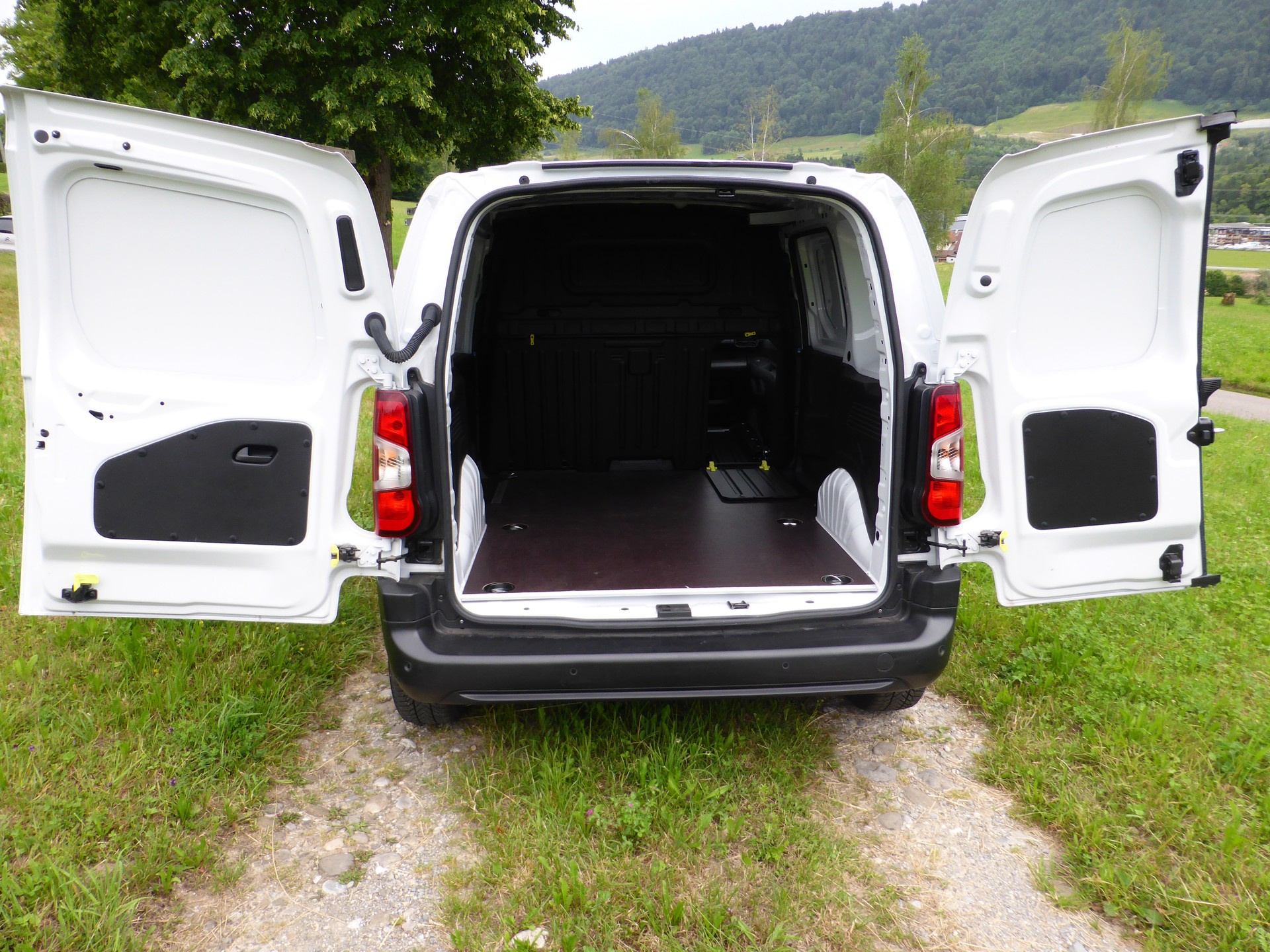 CITROEN Berlingo Van 1.5 Blue HDi 130 s/s Club EAT8 1000kg-image-7