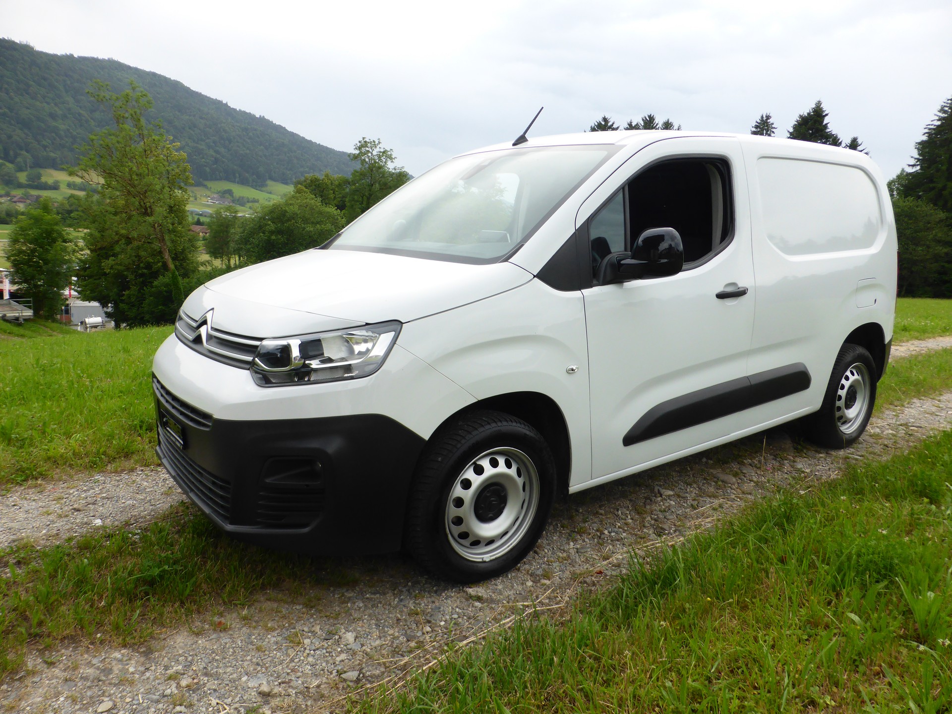 CITROEN Berlingo Van 1.5 Blue HDi 130 s/s Club EAT8 1000kg-image-2