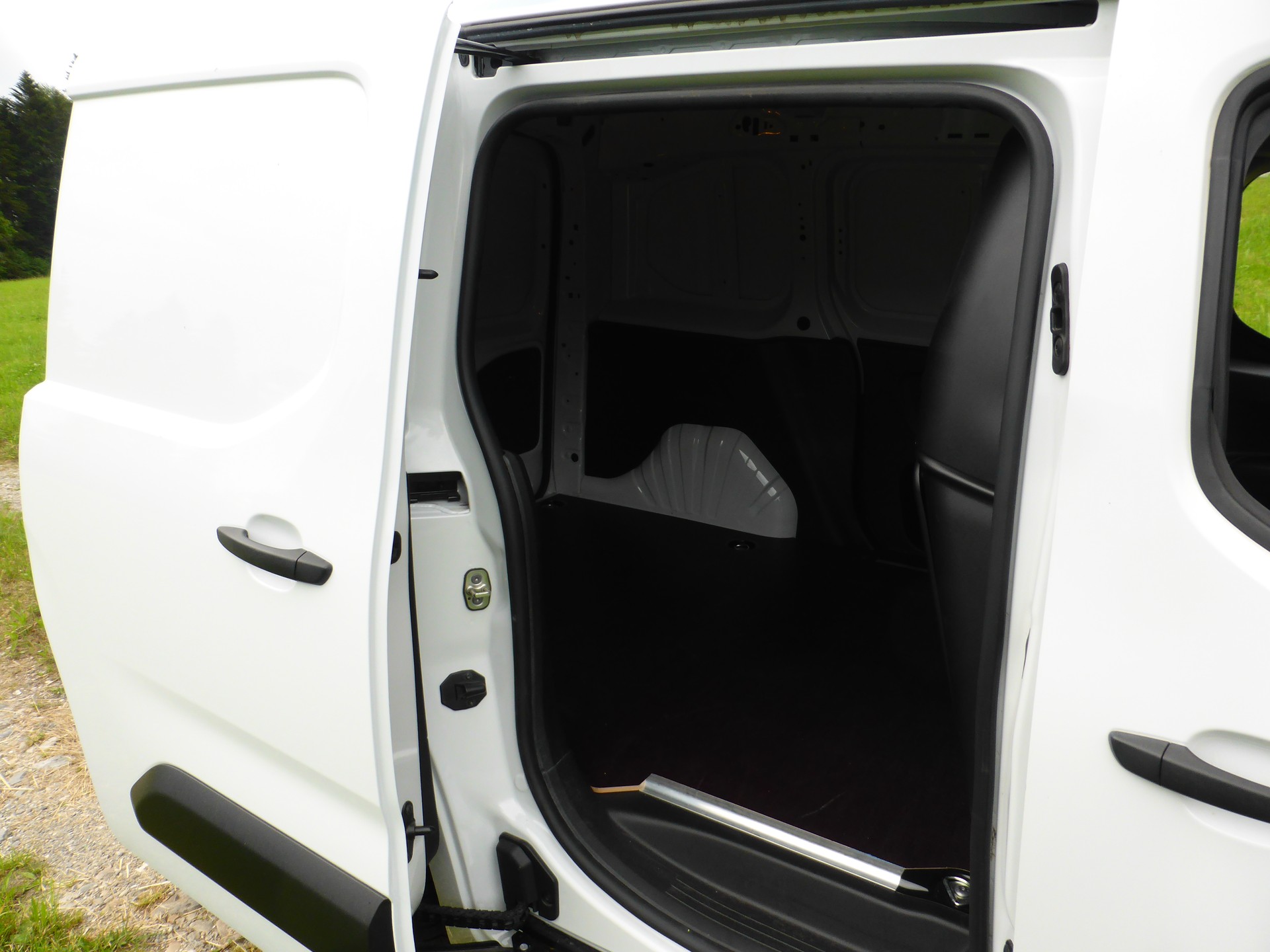CITROEN Berlingo Van 1.5 Blue HDi 130 s/s Club EAT8 1000kg-image-6