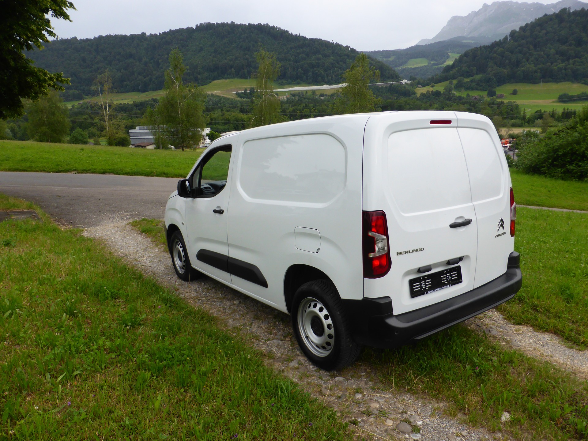 CITROEN Berlingo Van 1.5 Blue HDi 130 s/s Club EAT8 1000kg-image-1