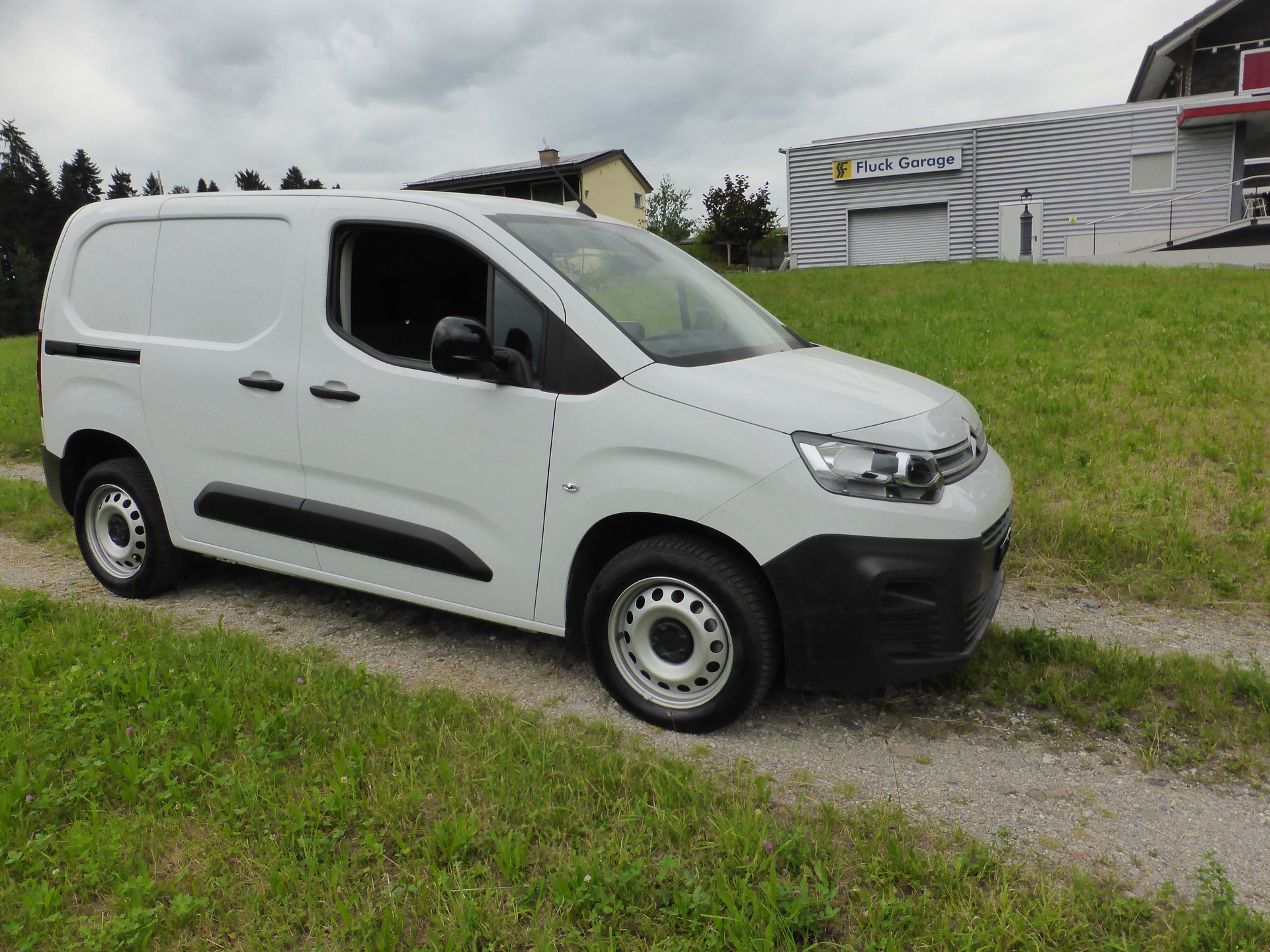 CITROEN Berlingo Van 1.5 Blue HDi 130 s/s Club EAT8 1000kg-image-5