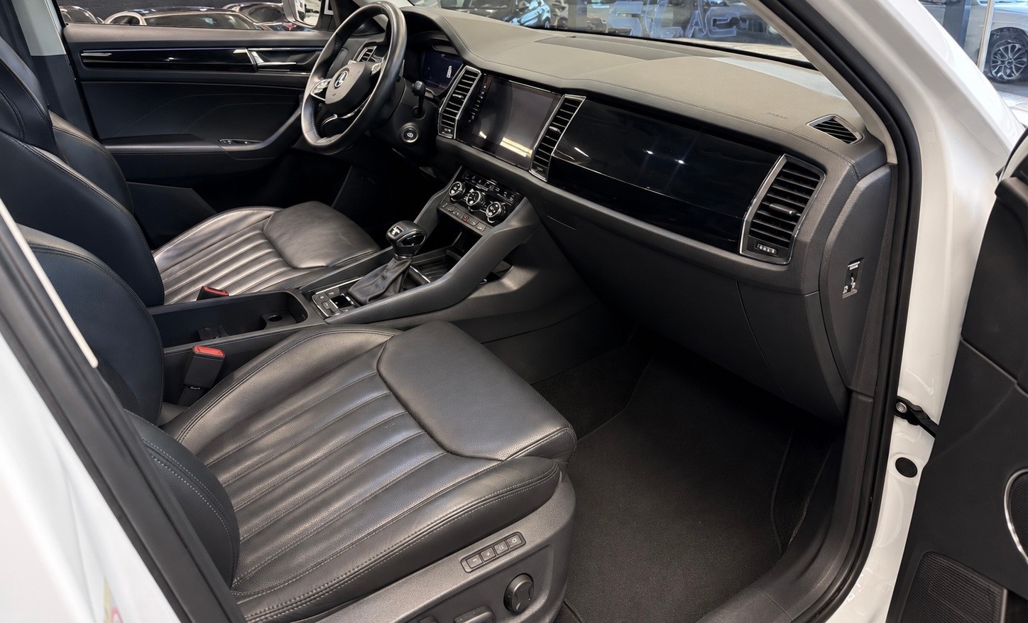 SKODA Kodiaq 2.0 TDI CR L&K 4x4 DSG / 7 Sitz / Vollausstattung / Leasing ab 299.--image-2