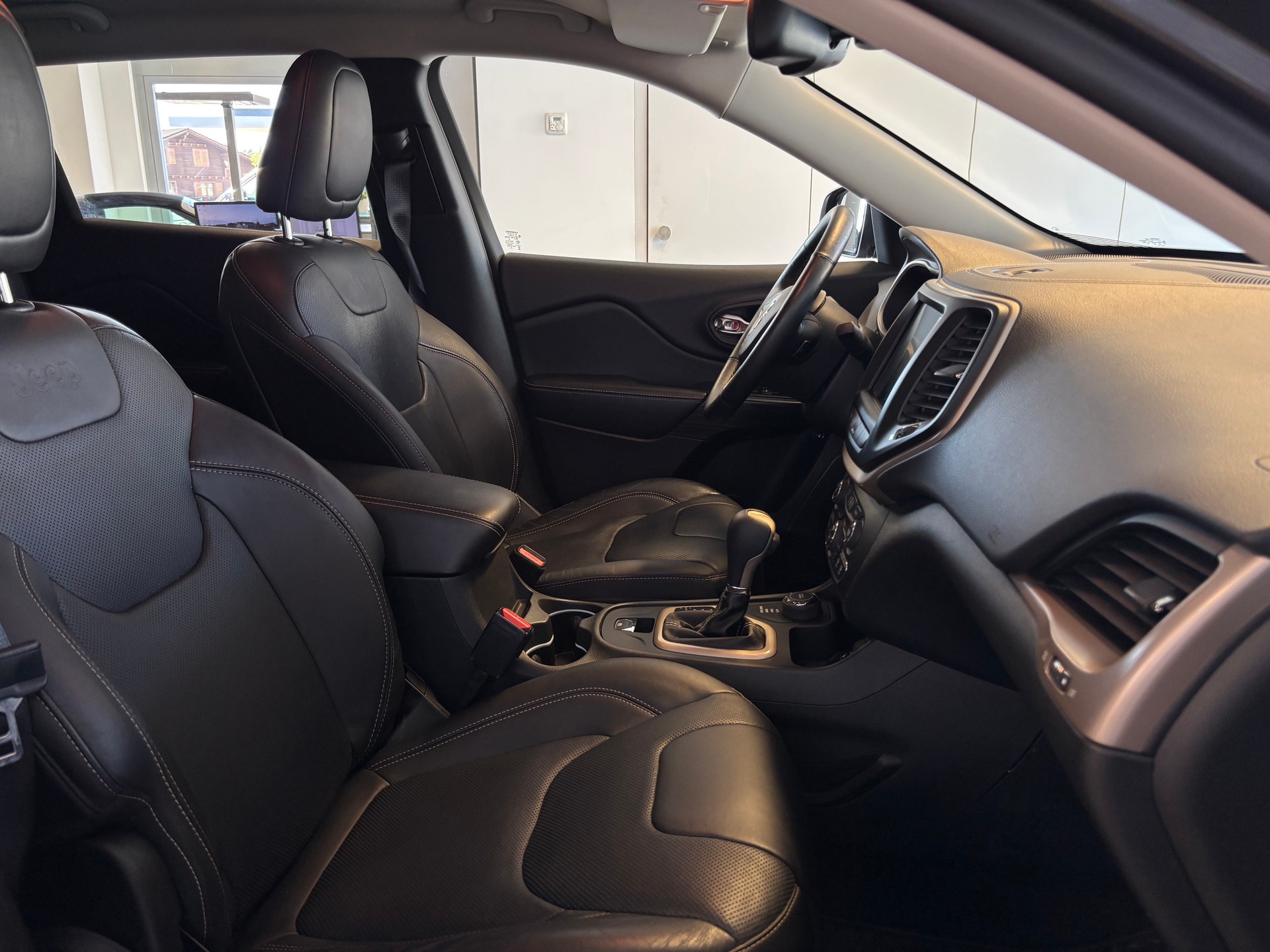 JEEP Cherokee 2.2TD Limited AWD 9ATX-image-9