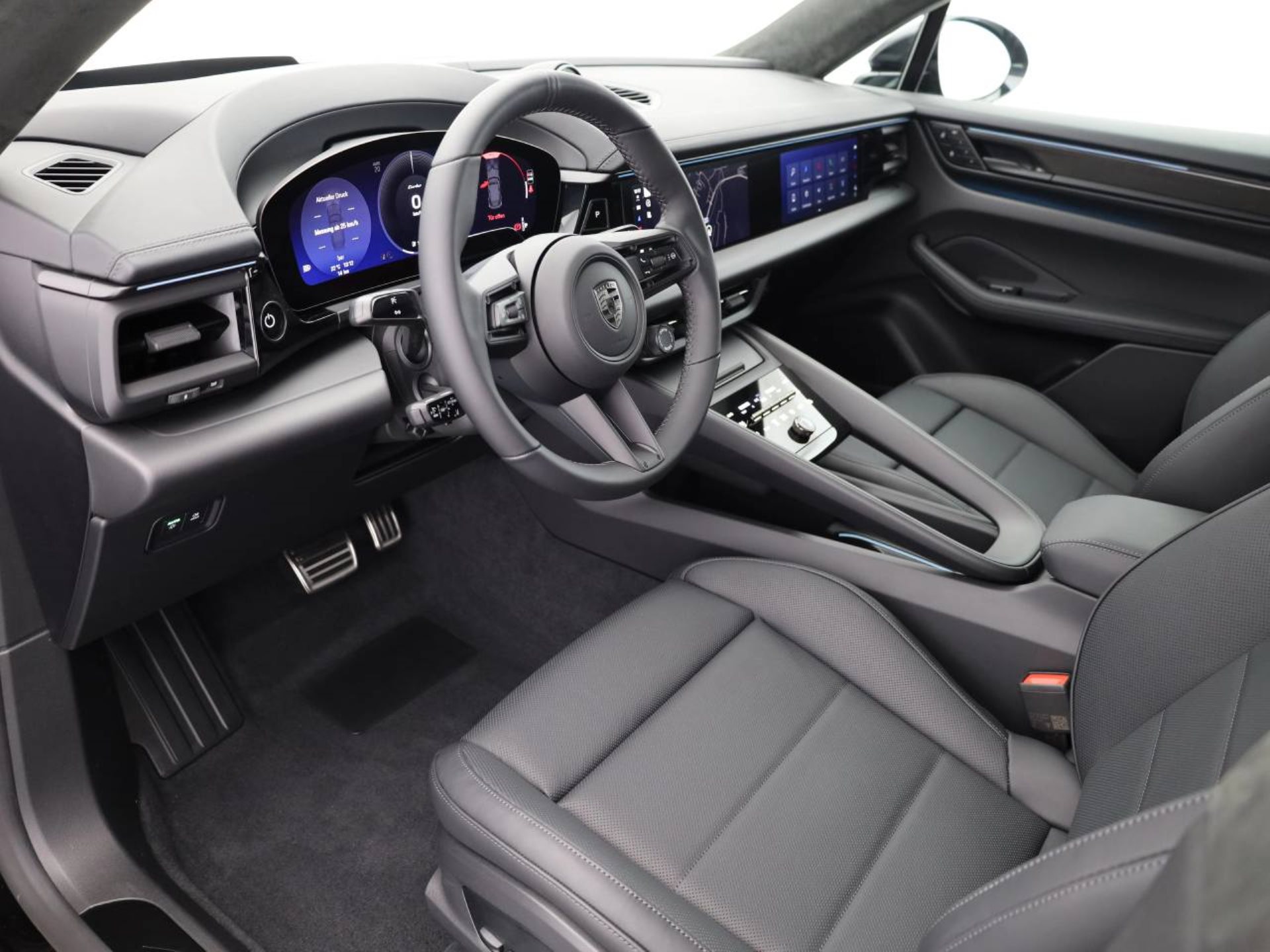 PORSCHE Macan Turbo-showroom-element-3