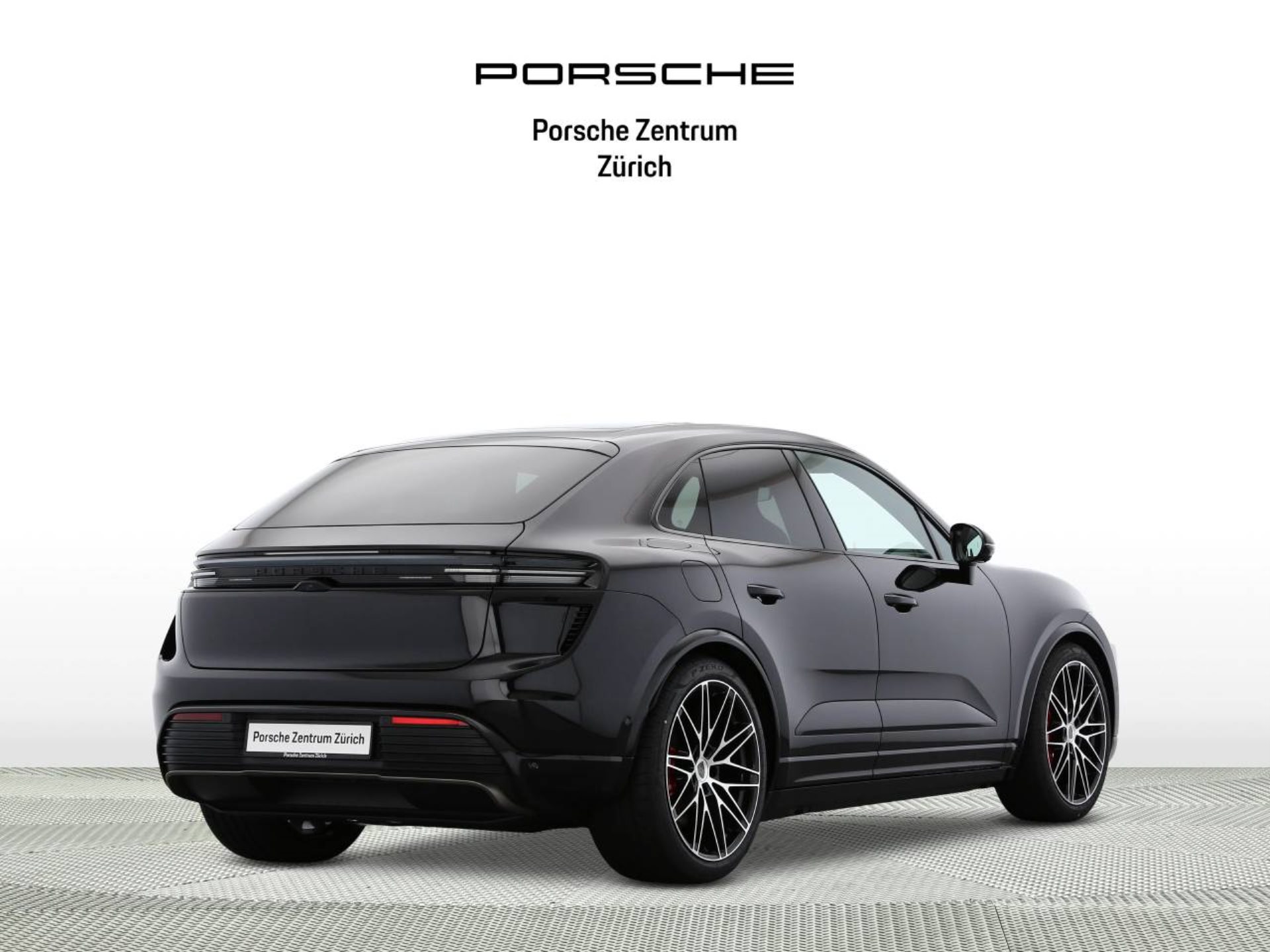 PORSCHE Macan Turbo-showroom-element-2