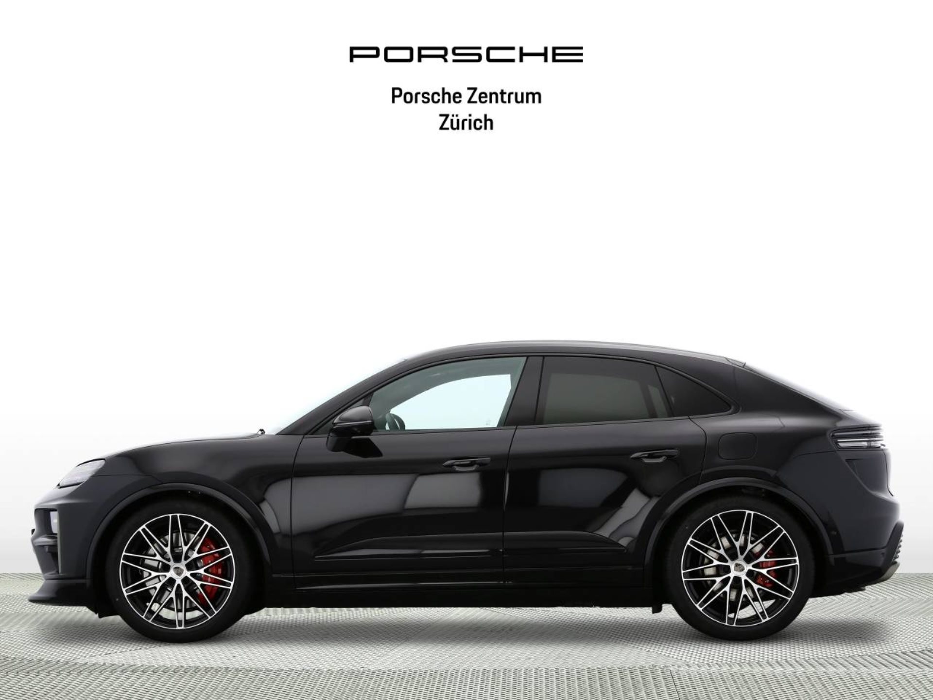 PORSCHE Macan Turbo-showroom-element-1