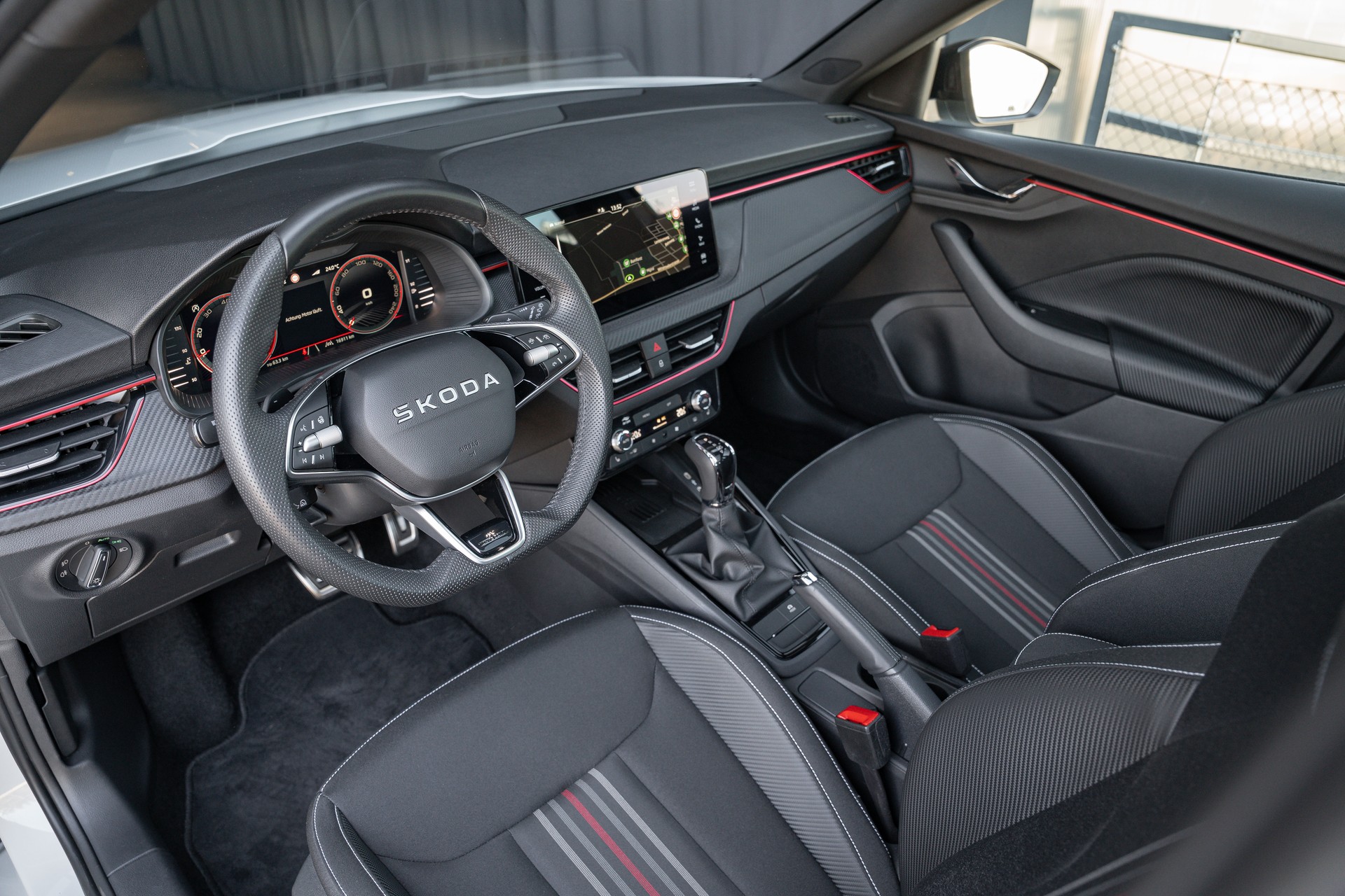 SKODA Kamiq 1.5 TSI Monte Carlo DSG-image-12