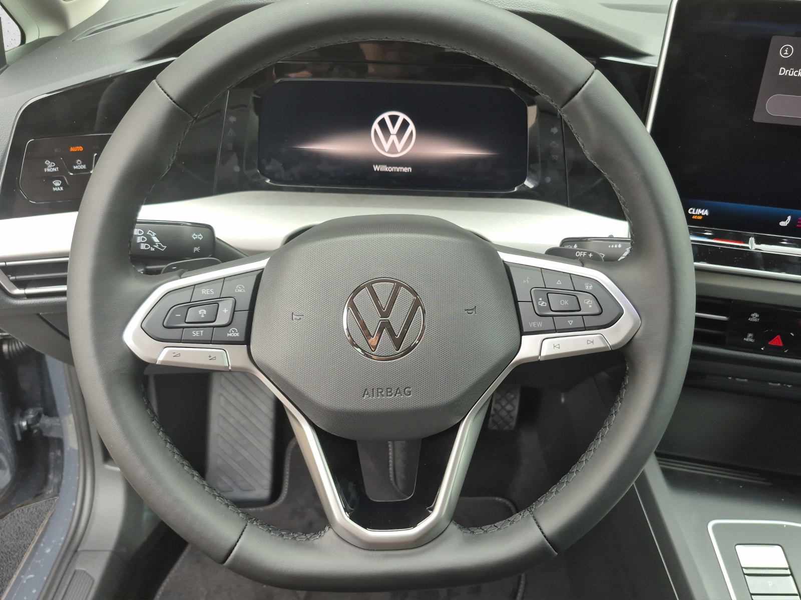 VW Golf 1.5 e TSI mHEV United DSG-image-9