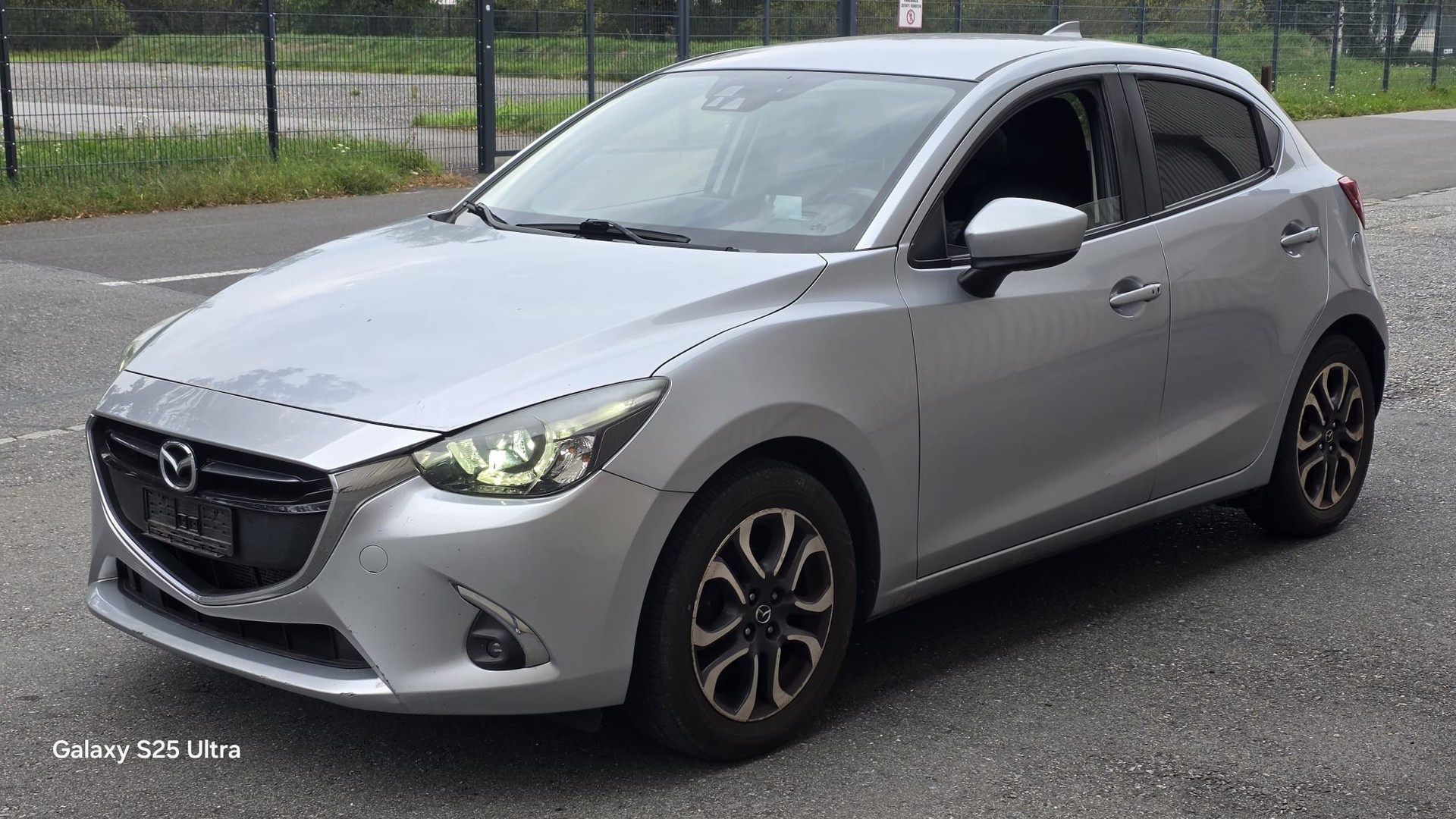 MAZDA 2 SKYACTIV-G 115 Revolution-image-2
