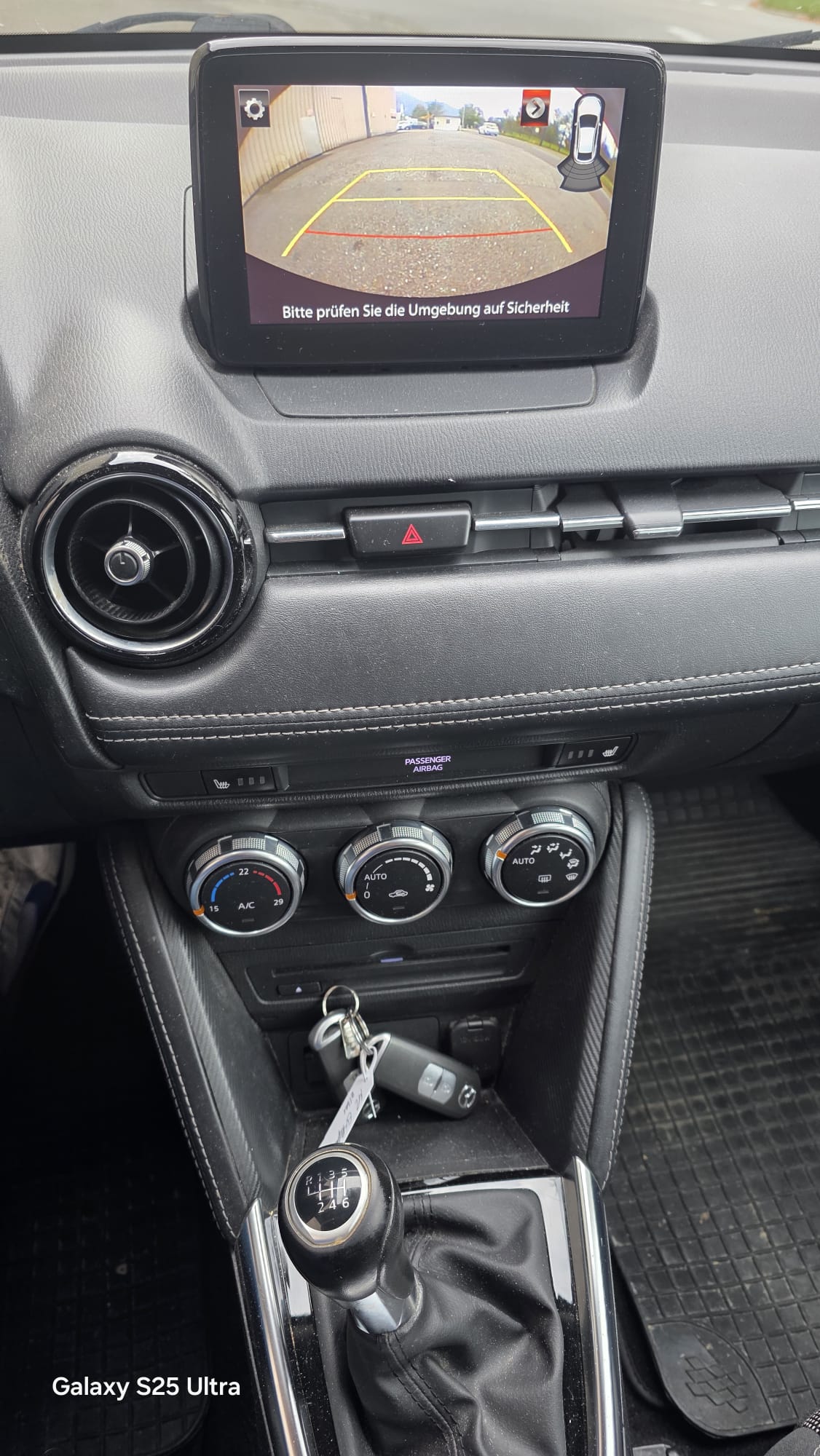 MAZDA 2 SKYACTIV-G 115 Revolution-image-9